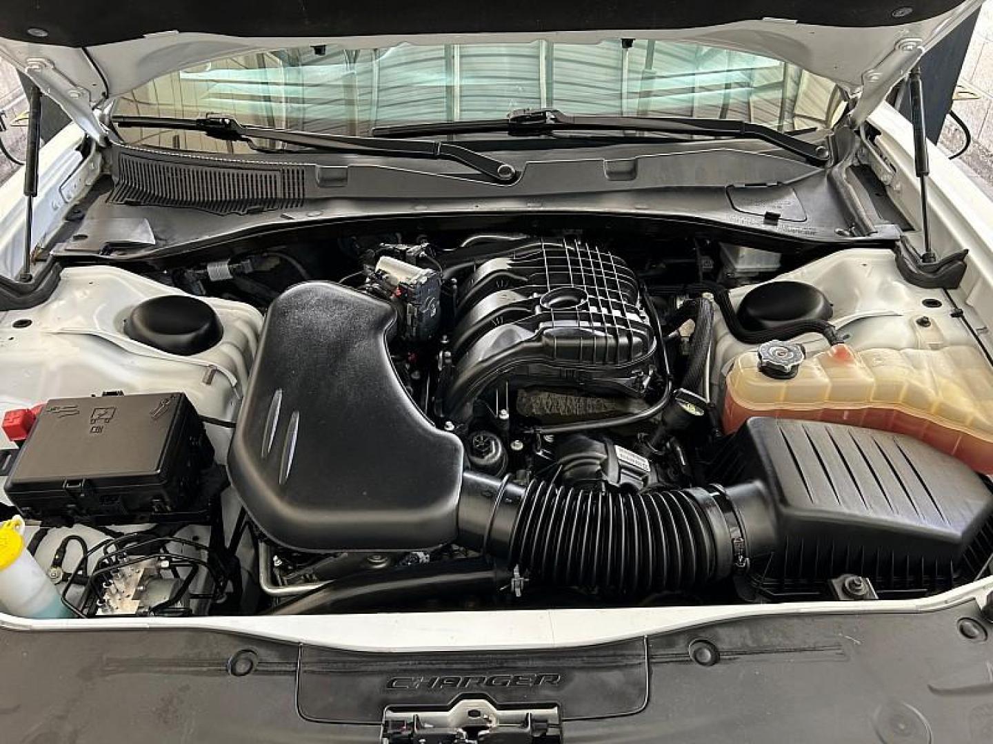 2023 WHITE Dodge Charger (2C3CDXBG1PH) with an V6 3.6 Liter engine, Automatic 8-Spd w/AutoStick transmission, located at 412 Auto Vista Drive, Palmdale, CA, 93551, (661) 945-0620, 34.592636, -118.136681 - Photo#21