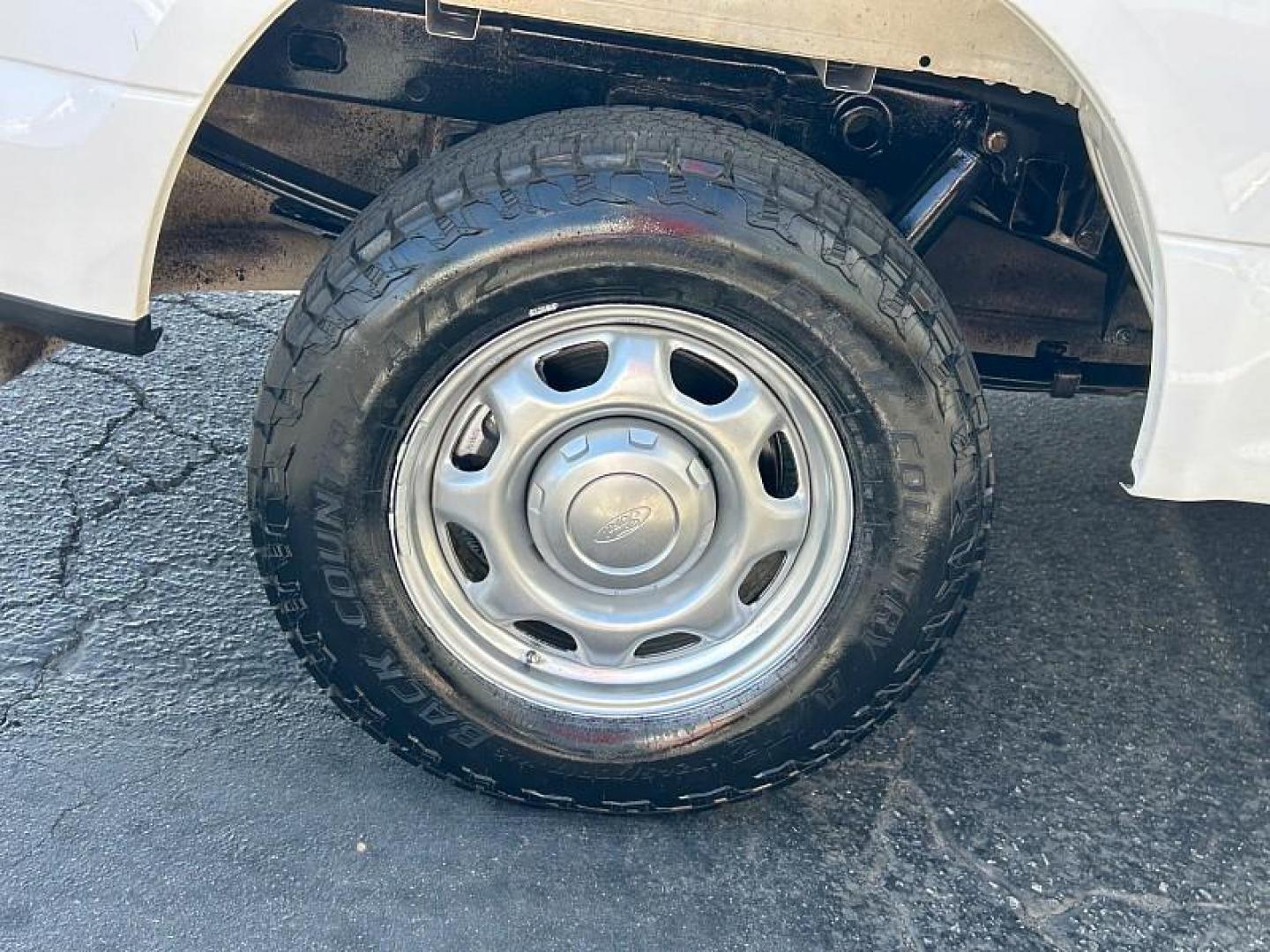 2018 WHITE Ford F-150 4WD (1FTEW1EP6JK) with an V6 EcoBoost TT 2.7L engine, Automatic transmission, located at 412 Auto Vista Drive, Palmdale, CA, 93551, (661) 945-0620, 34.592636, -118.136681 - Photo#13