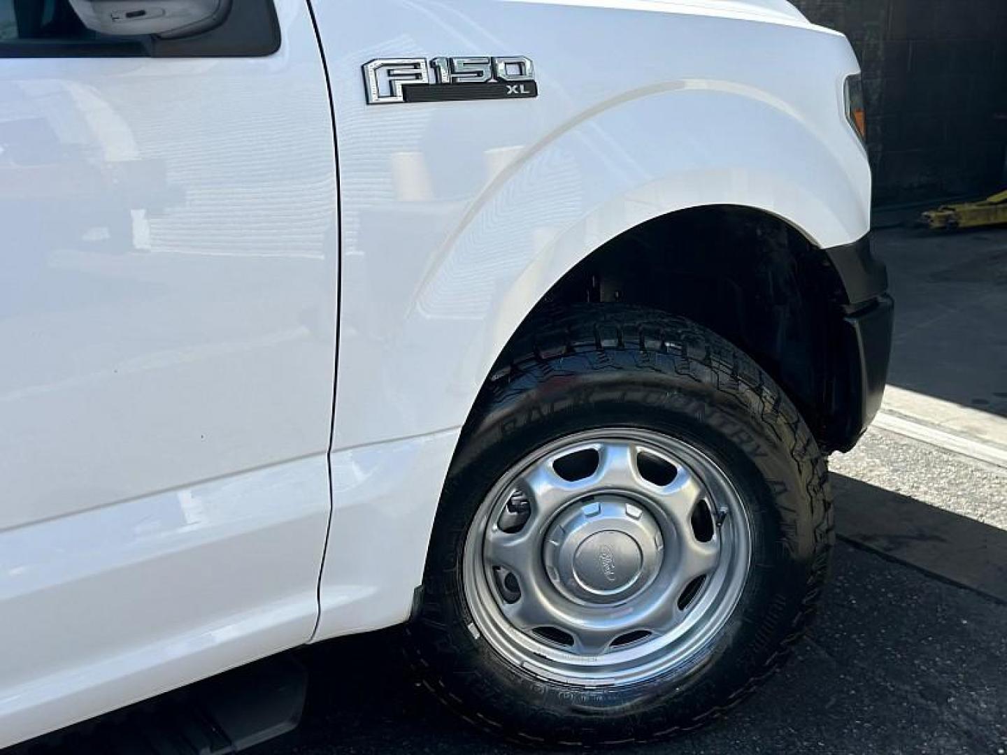 2018 WHITE Ford F-150 4WD (1FTEW1EP6JK) with an V6 EcoBoost TT 2.7L engine, Automatic transmission, located at 412 Auto Vista Drive, Palmdale, CA, 93551, (661) 945-0620, 34.592636, -118.136681 - Photo#15