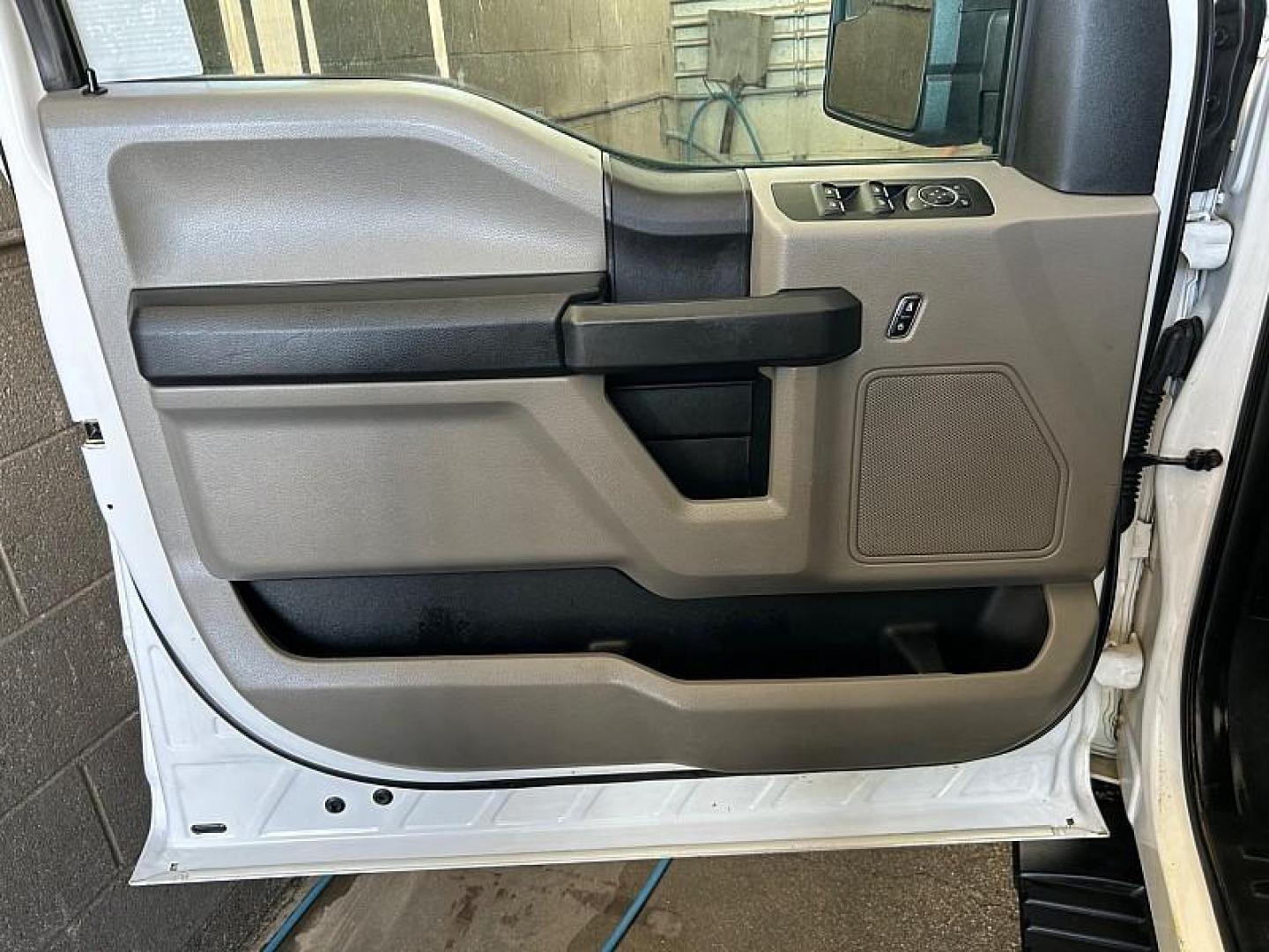 2018 WHITE Ford F-150 4WD (1FTEW1EP6JK) with an V6 EcoBoost TT 2.7L engine, Automatic transmission, located at 412 Auto Vista Drive, Palmdale, CA, 93551, (661) 945-0620, 34.592636, -118.136681 - Photo#16