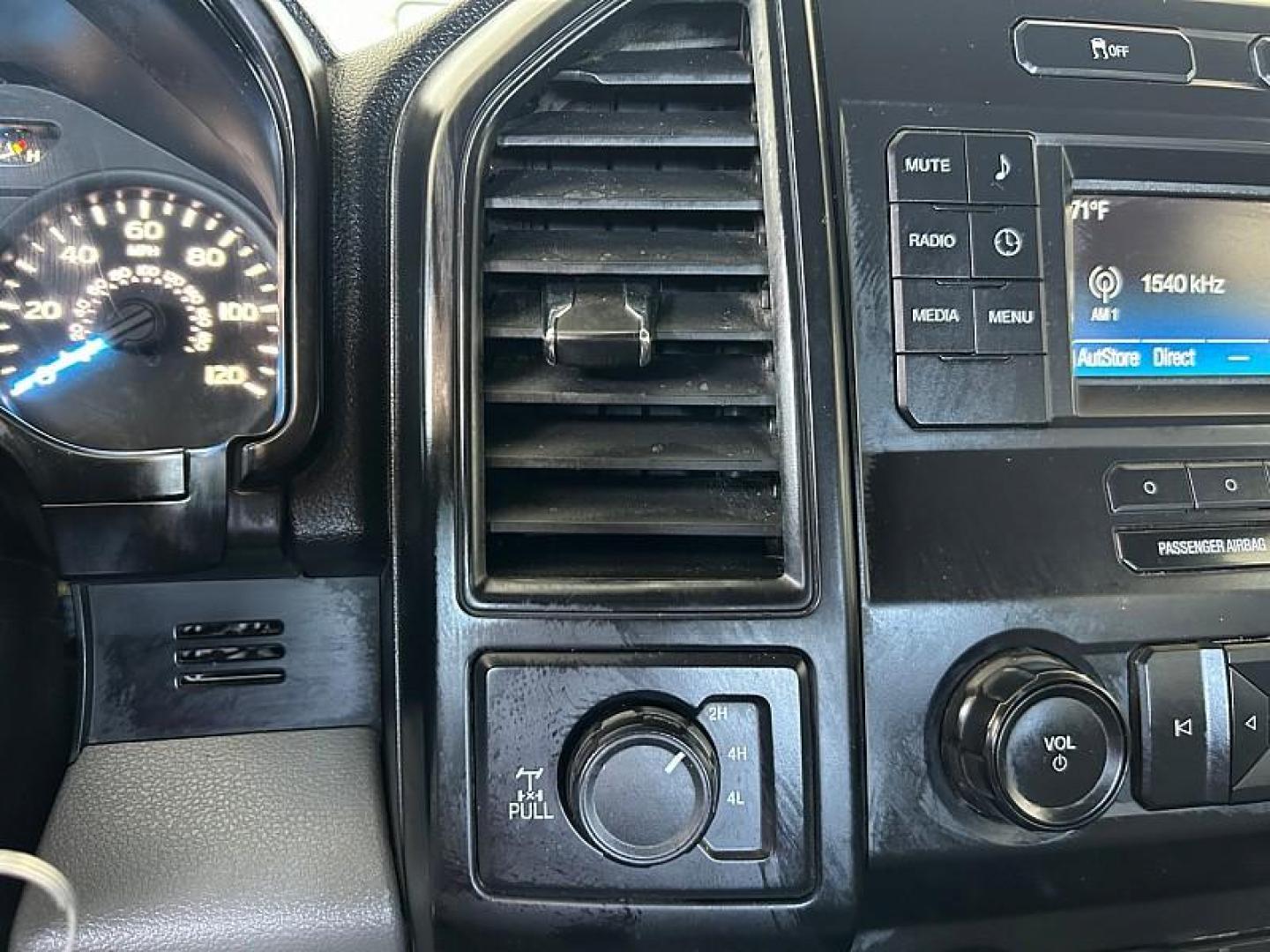 2018 WHITE Ford F-150 4WD (1FTEW1EP6JK) with an V6 EcoBoost TT 2.7L engine, Automatic transmission, located at 412 Auto Vista Drive, Palmdale, CA, 93551, (661) 945-0620, 34.592636, -118.136681 - Photo#18