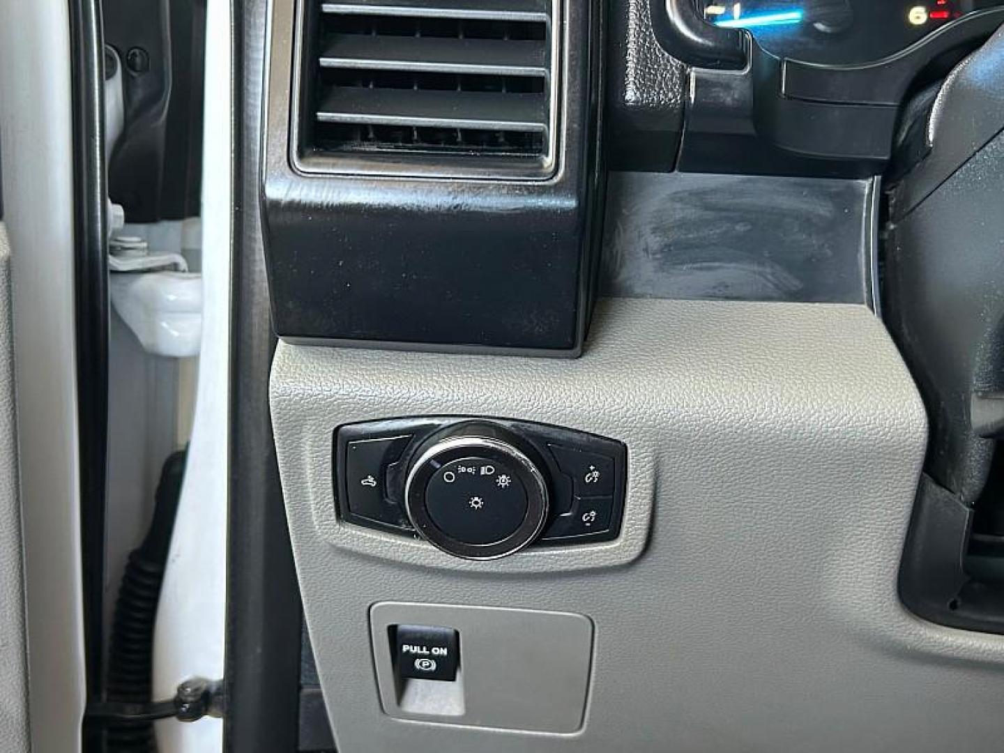 2018 WHITE Ford F-150 4WD (1FTEW1EP6JK) with an V6 EcoBoost TT 2.7L engine, Automatic transmission, located at 412 Auto Vista Drive, Palmdale, CA, 93551, (661) 945-0620, 34.592636, -118.136681 - Photo#27