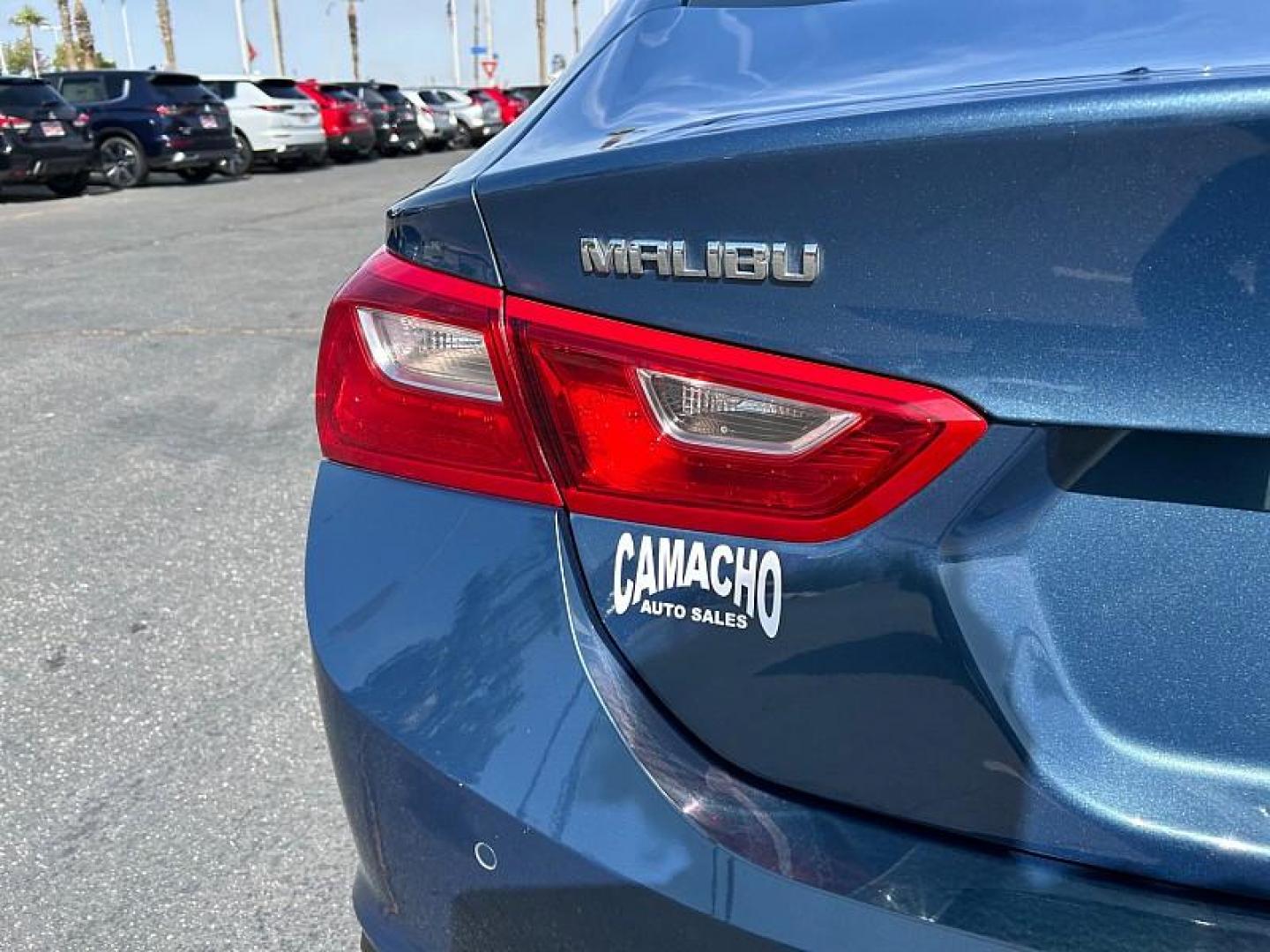 2018 GRAY Chevrolet Tahoe (1GNSKAEC8JR) with an V8 EcoTec3 5.3 Liter engine, Auto 6-Spd Overdrive transmission, located at 412 Auto Vista Drive, Palmdale, CA, 93551, (661) 945-0620, 34.592636, -118.136681 - Photo#5