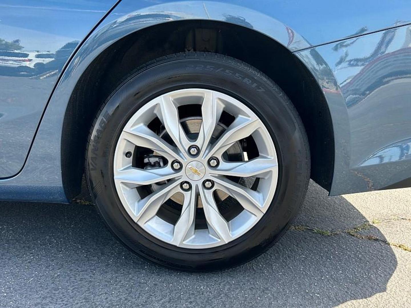2018 GRAY Chevrolet Tahoe (1GNSKAEC8JR) with an V8 EcoTec3 5.3 Liter engine, Auto 6-Spd Overdrive transmission, located at 412 Auto Vista Drive, Palmdale, CA, 93551, (661) 945-0620, 34.592636, -118.136681 - Photo#7
