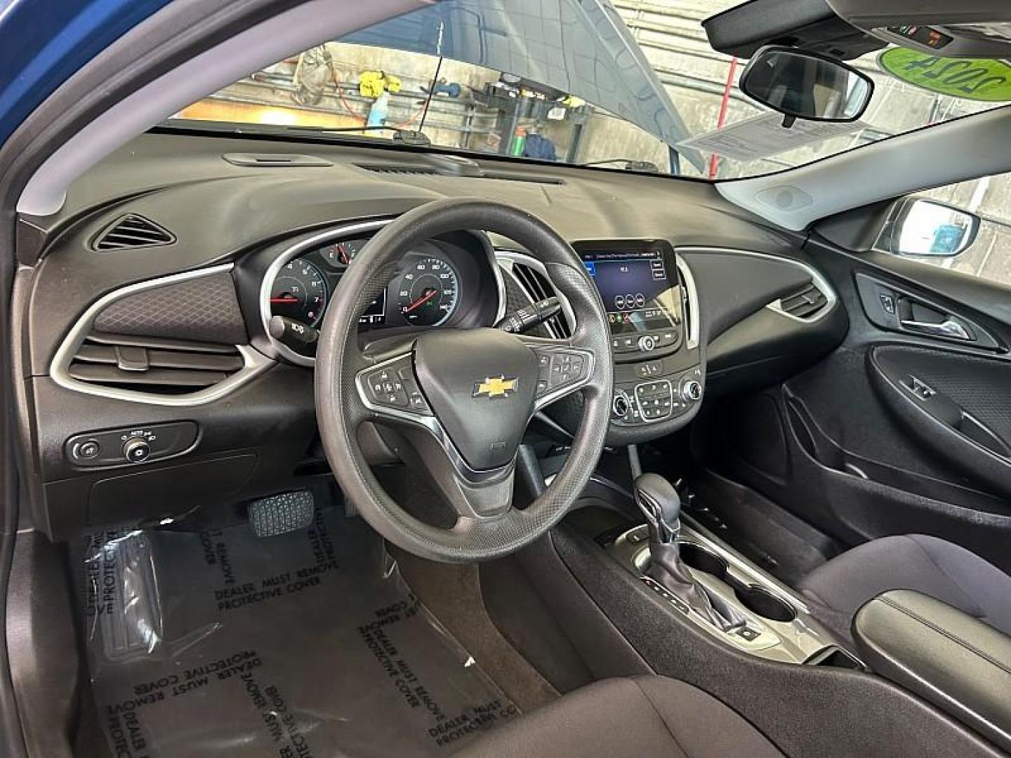 2018 GRAY Chevrolet Tahoe (1GNSKAEC8JR) with an V8 EcoTec3 5.3 Liter engine, Auto 6-Spd Overdrive transmission, located at 412 Auto Vista Drive, Palmdale, CA, 93551, (661) 945-0620, 34.592636, -118.136681 - Photo#9