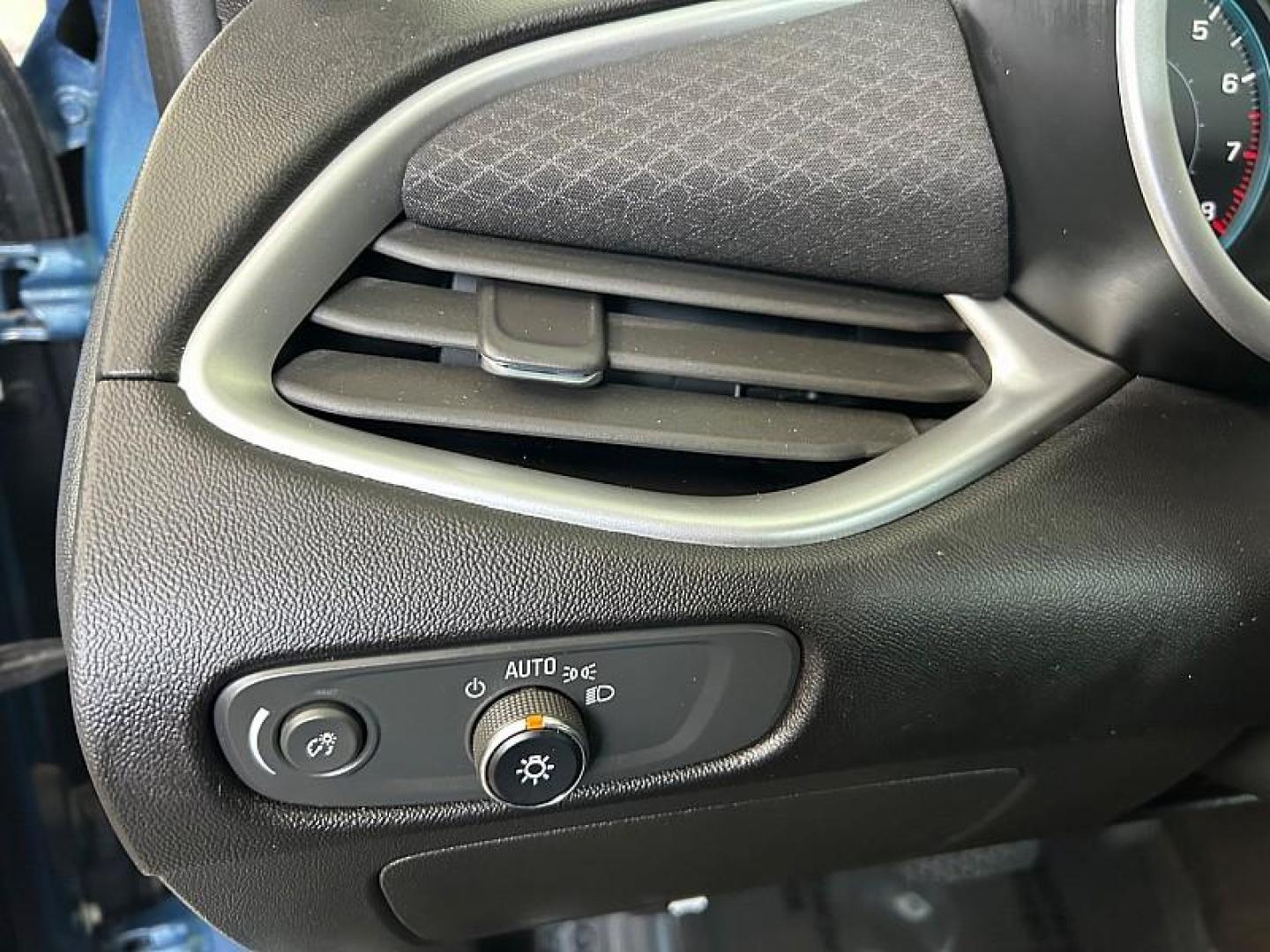 2018 GRAY Chevrolet Tahoe (1GNSKAEC8JR) with an V8 EcoTec3 5.3 Liter engine, Auto 6-Spd Overdrive transmission, located at 412 Auto Vista Drive, Palmdale, CA, 93551, (661) 945-0620, 34.592636, -118.136681 - Photo#17