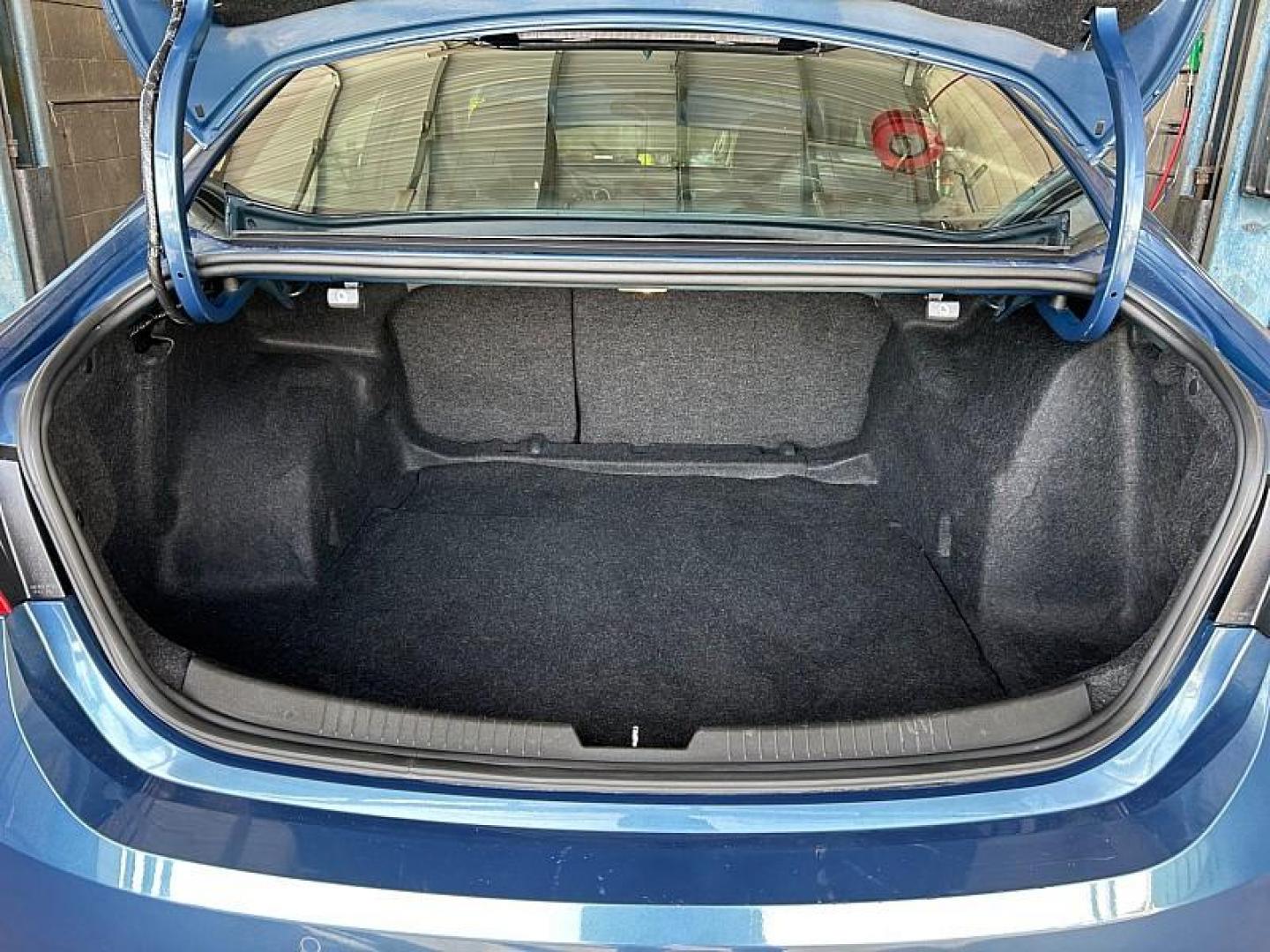 2018 GRAY Chevrolet Tahoe (1GNSKAEC8JR) with an V8 EcoTec3 5.3 Liter engine, Auto 6-Spd Overdrive transmission, located at 412 Auto Vista Drive, Palmdale, CA, 93551, (661) 945-0620, 34.592636, -118.136681 - Photo#20