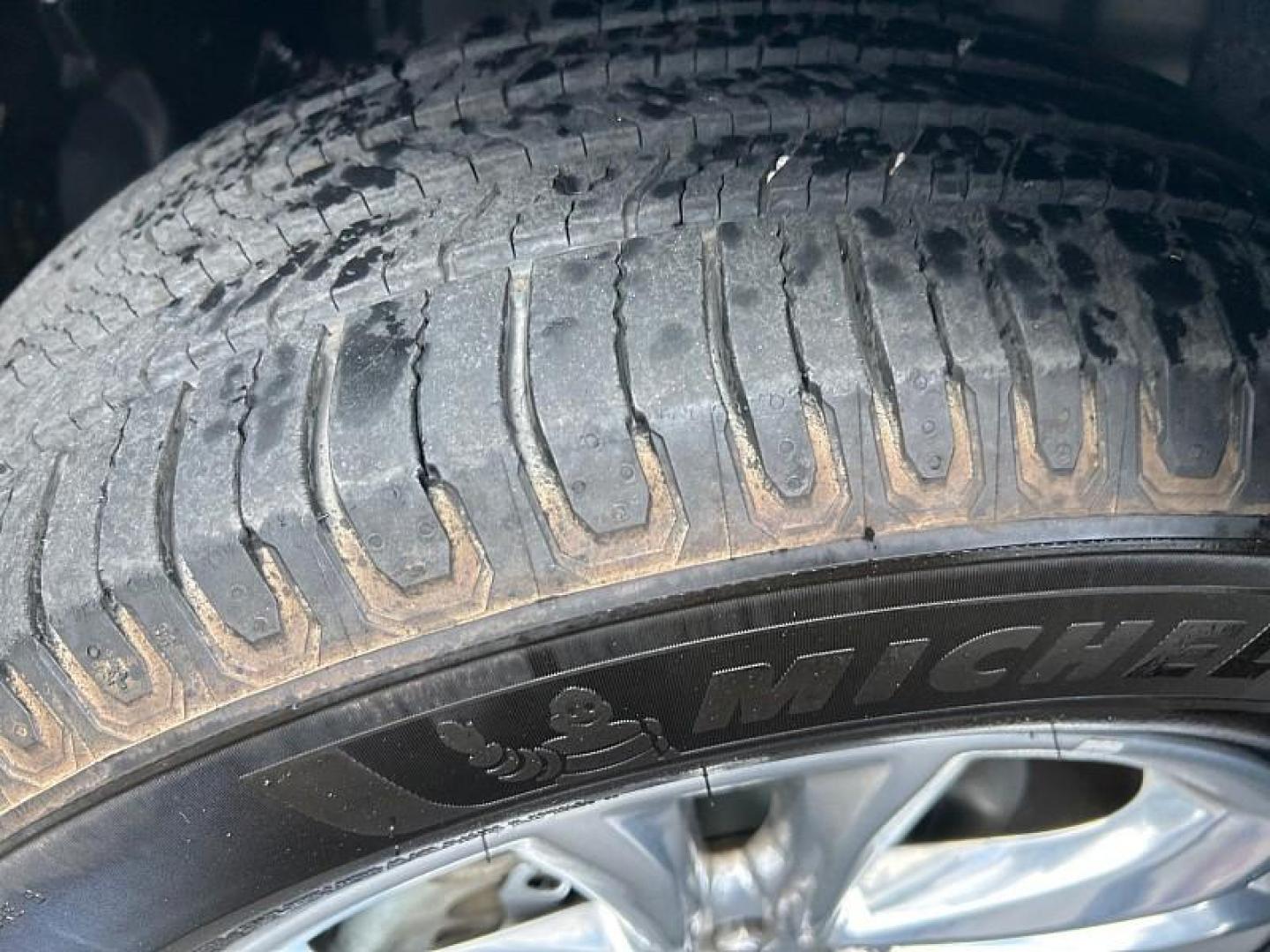 2018 GRAY Ford Edge (2FMPK3J93JB) with an 4-Cyl EcoBoost 2.0L engine, Auto 6-Spd SelShft transmission, located at 412 Auto Vista Drive, Palmdale, CA, 93551, (661) 945-0620, 34.592636, -118.136681 - Photo#14