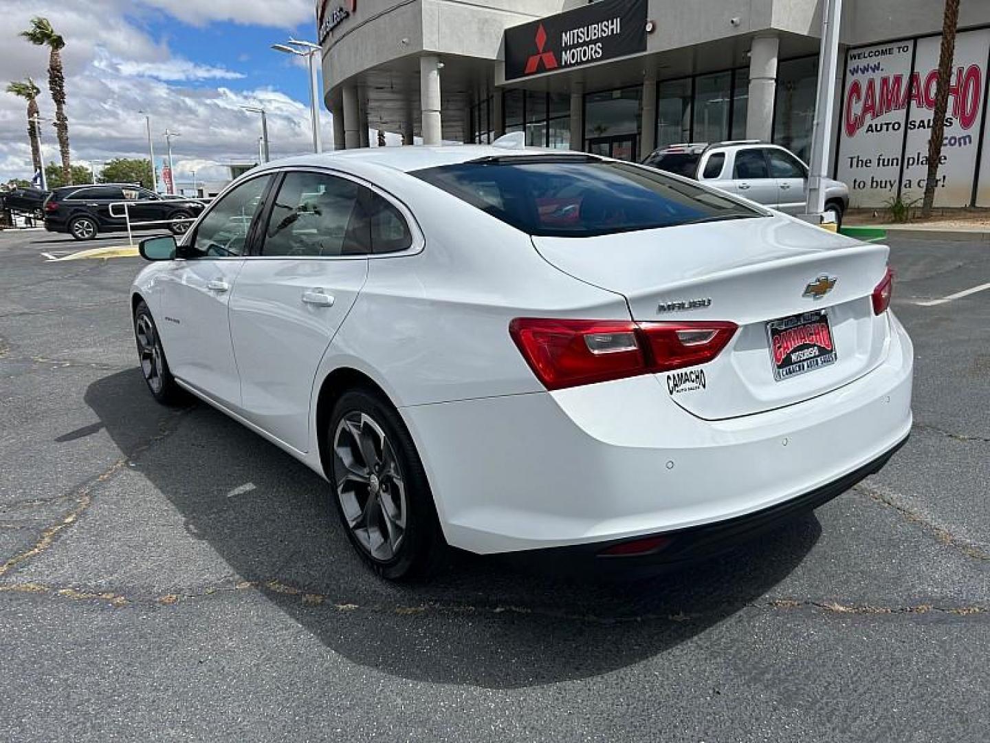 2024 WHITE Chevrolet Malibu (1G1ZD5ST5RF) with an 4-Cyl Turbo 1.5 Liter engine, Automatic CVT transmission, located at 412 Auto Vista Drive, Palmdale, CA, 93551, (661) 945-0620, 34.592636, -118.136681 - Photo#4