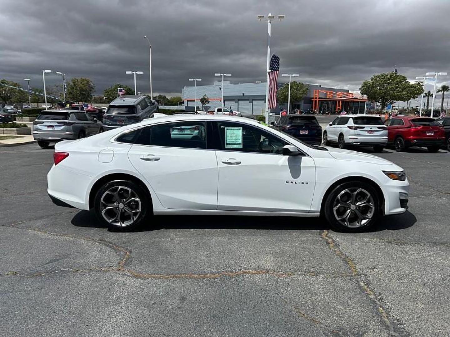 2024 WHITE Chevrolet Malibu (1G1ZD5ST5RF) with an 4-Cyl Turbo 1.5 Liter engine, Automatic CVT transmission, located at 412 Auto Vista Drive, Palmdale, CA, 93551, (661) 945-0620, 34.592636, -118.136681 - Photo#7