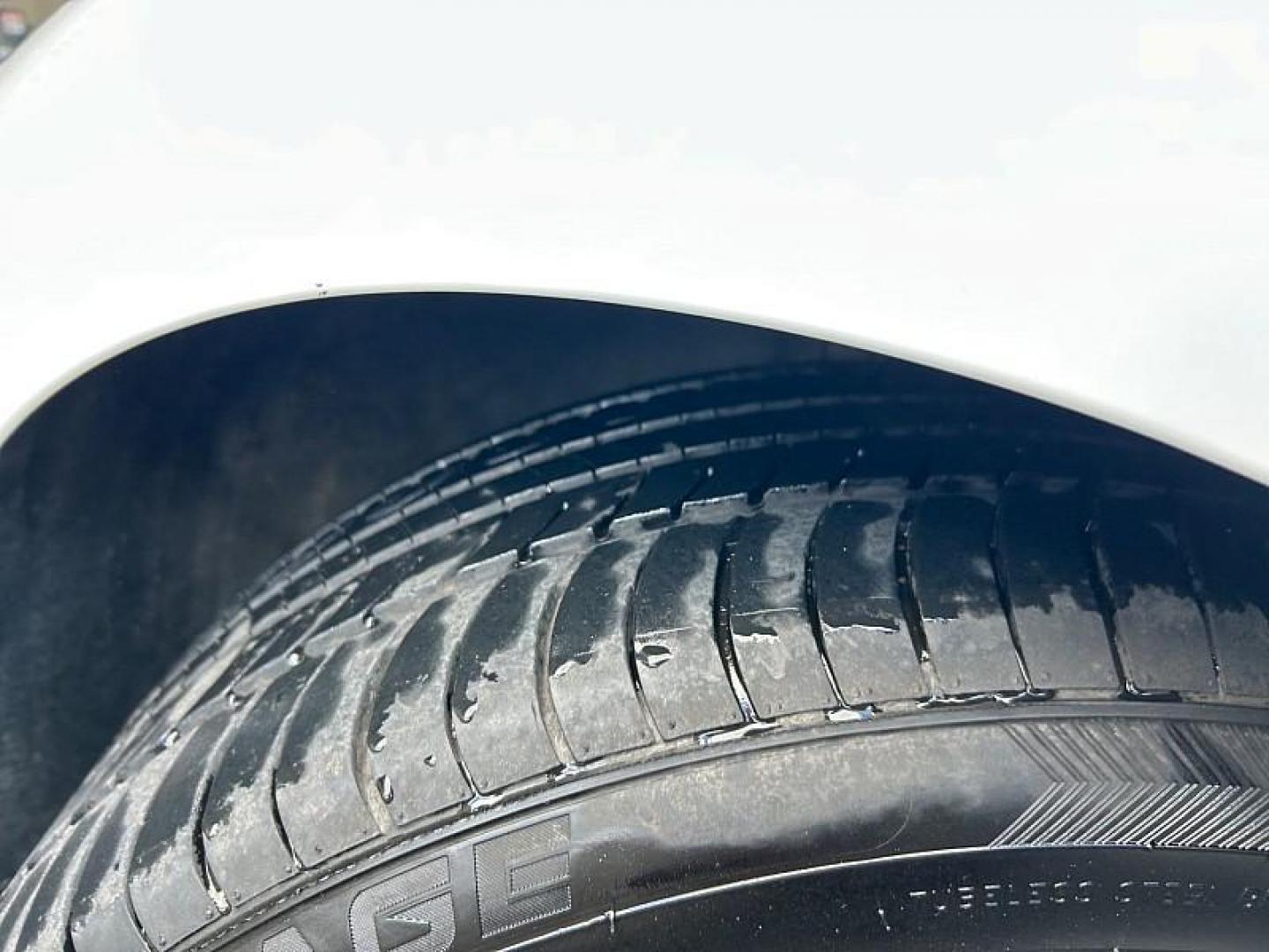 2024 WHITE Chevrolet Malibu (1G1ZD5ST5RF) with an 4-Cyl Turbo 1.5 Liter engine, Automatic CVT transmission, located at 412 Auto Vista Drive, Palmdale, CA, 93551, (661) 945-0620, 34.592636, -118.136681 - Photo#12