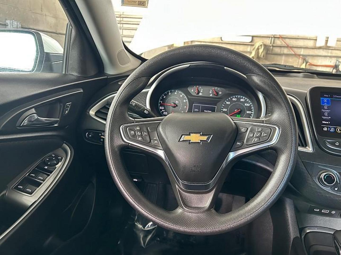 2024 WHITE Chevrolet Malibu (1G1ZD5ST5RF) with an 4-Cyl Turbo 1.5 Liter engine, Automatic CVT transmission, located at 412 Auto Vista Drive, Palmdale, CA, 93551, (661) 945-0620, 34.592636, -118.136681 - Photo#19