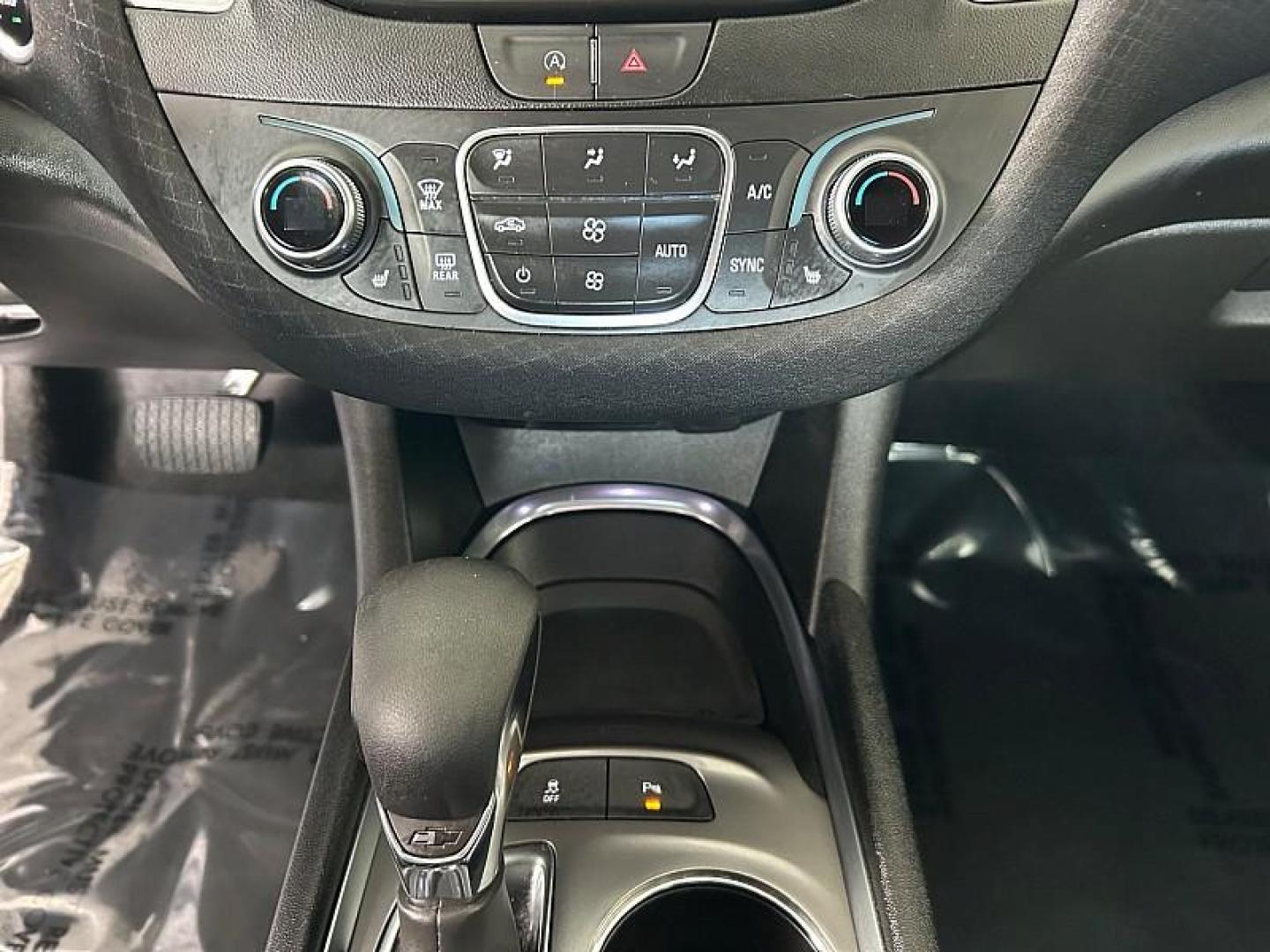 2024 WHITE Chevrolet Malibu (1G1ZD5ST5RF) with an 4-Cyl Turbo 1.5 Liter engine, Automatic CVT transmission, located at 412 Auto Vista Drive, Palmdale, CA, 93551, (661) 945-0620, 34.592636, -118.136681 - Photo#25