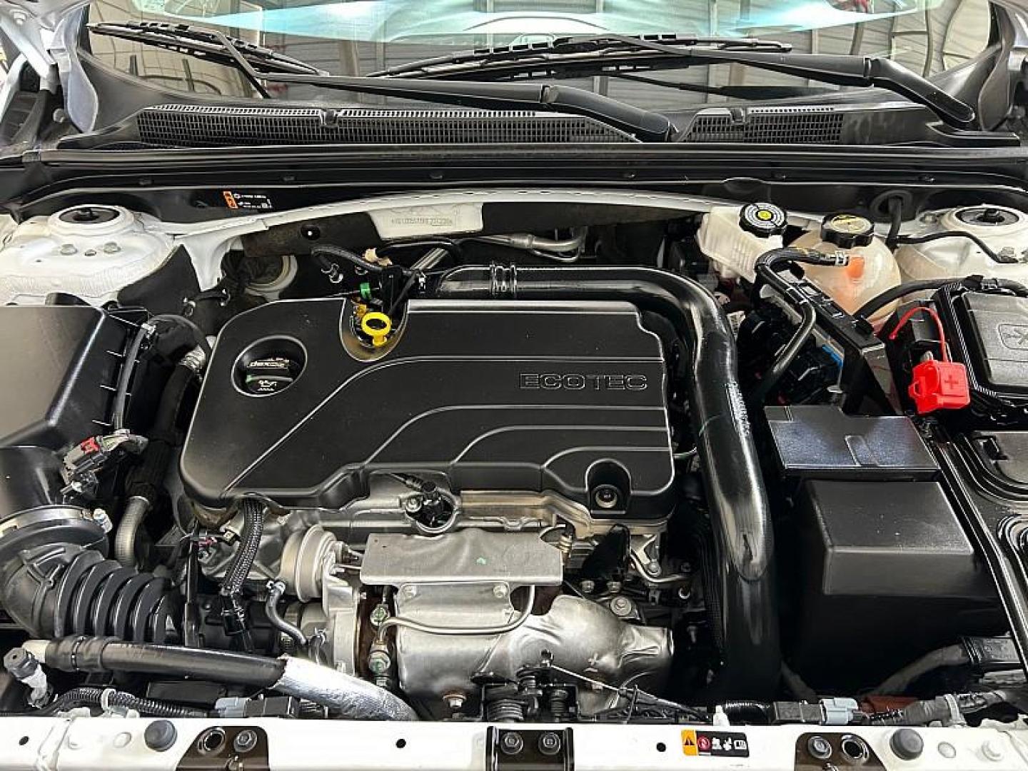 2024 WHITE Chevrolet Malibu (1G1ZD5ST5RF) with an 4-Cyl Turbo 1.5 Liter engine, Automatic CVT transmission, located at 412 Auto Vista Drive, Palmdale, CA, 93551, (661) 945-0620, 34.592636, -118.136681 - Photo#26