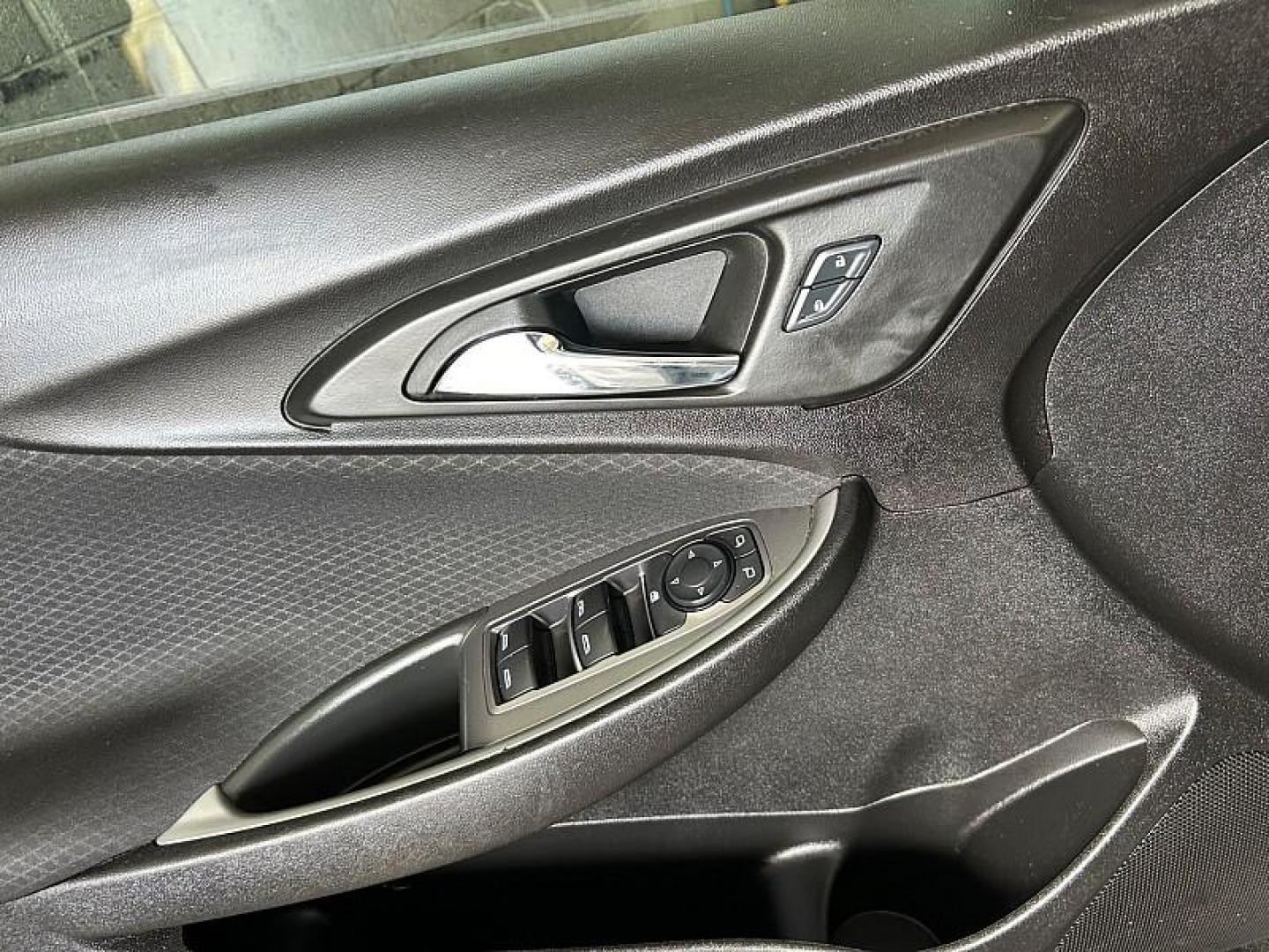 2024 WHITE Chevrolet Malibu (1G1ZD5ST5RF) with an 4-Cyl Turbo 1.5 Liter engine, Automatic CVT transmission, located at 412 Auto Vista Drive, Palmdale, CA, 93551, (661) 945-0620, 34.592636, -118.136681 - Photo#30