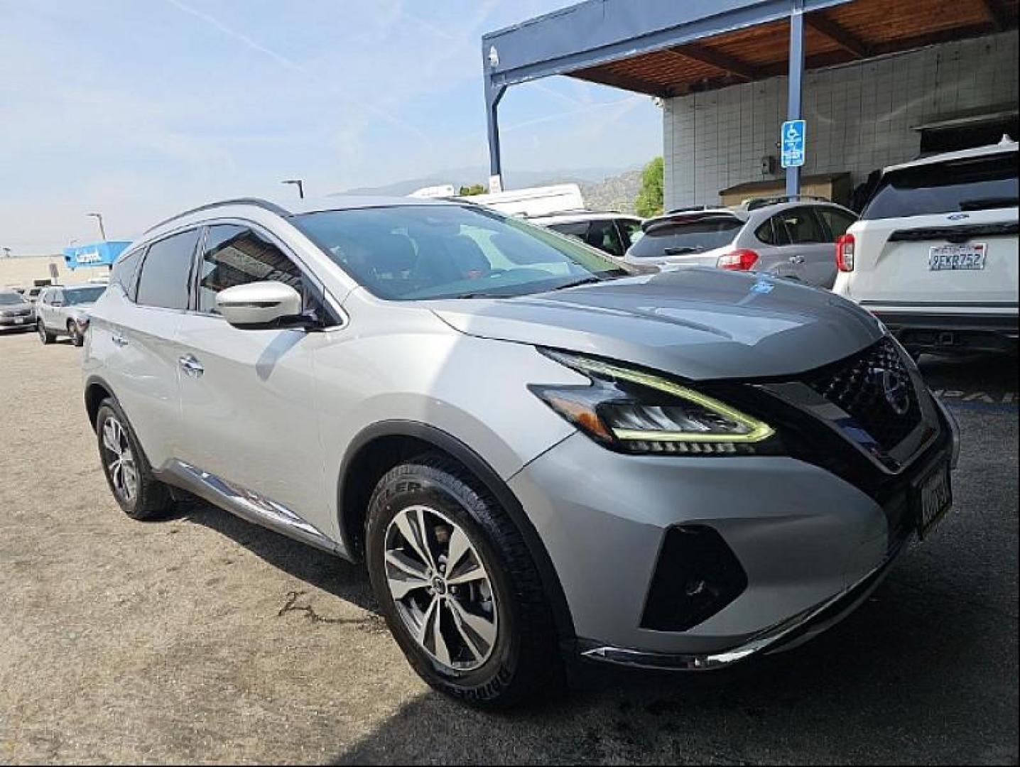 2021 SILVER Nissan Murano (5N1AZ2BJXMC) with an V6 3.5 Liter engine, Automatic Xtronic CVT transmission, located at 412 Auto Vista Drive, Palmdale, CA, 93551, (661) 945-0620, 34.592636, -118.136681 - Photo#1