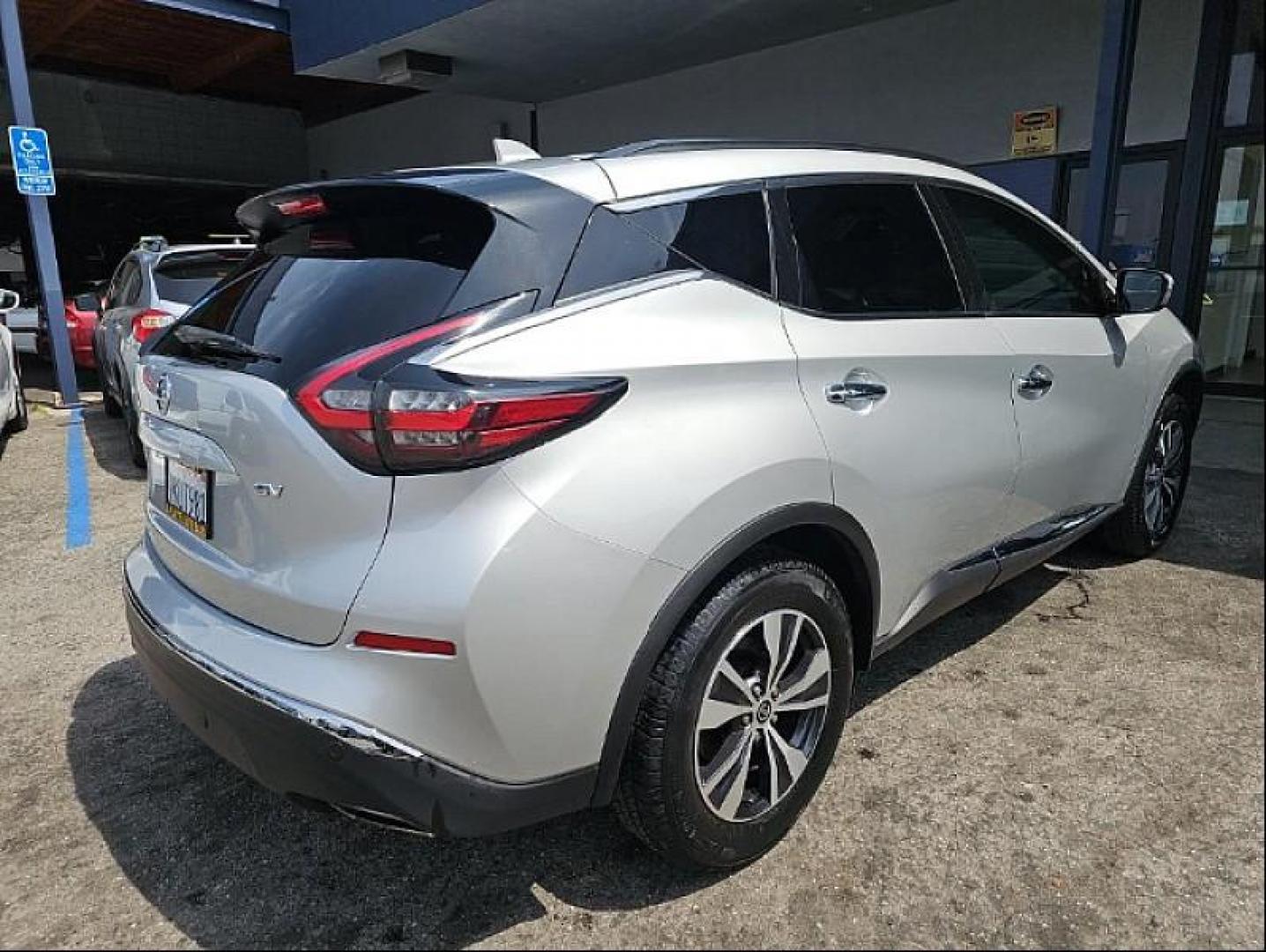 2021 SILVER Nissan Murano (5N1AZ2BJXMC) with an V6 3.5 Liter engine, Automatic Xtronic CVT transmission, located at 412 Auto Vista Drive, Palmdale, CA, 93551, (661) 945-0620, 34.592636, -118.136681 - Photo#2