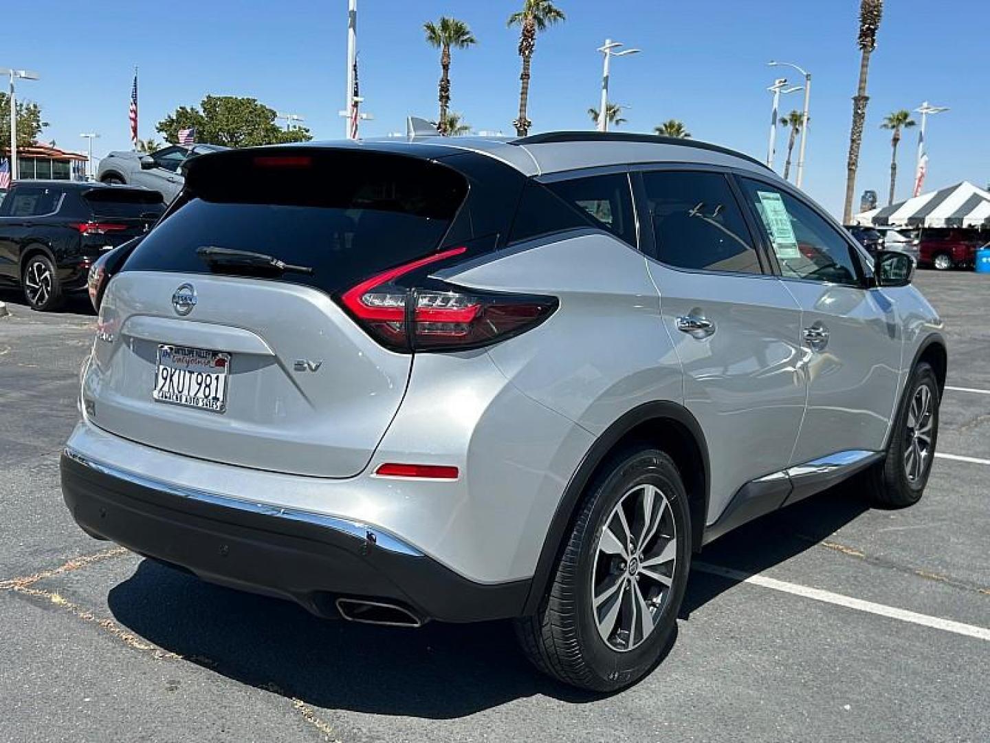 2021 SILVER Nissan Murano (5N1AZ2BJXMC) with an V6 3.5 Liter engine, Automatic Xtronic CVT transmission, located at 412 Auto Vista Drive, Palmdale, CA, 93551, (661) 945-0620, 34.592636, -118.136681 - Photo#3