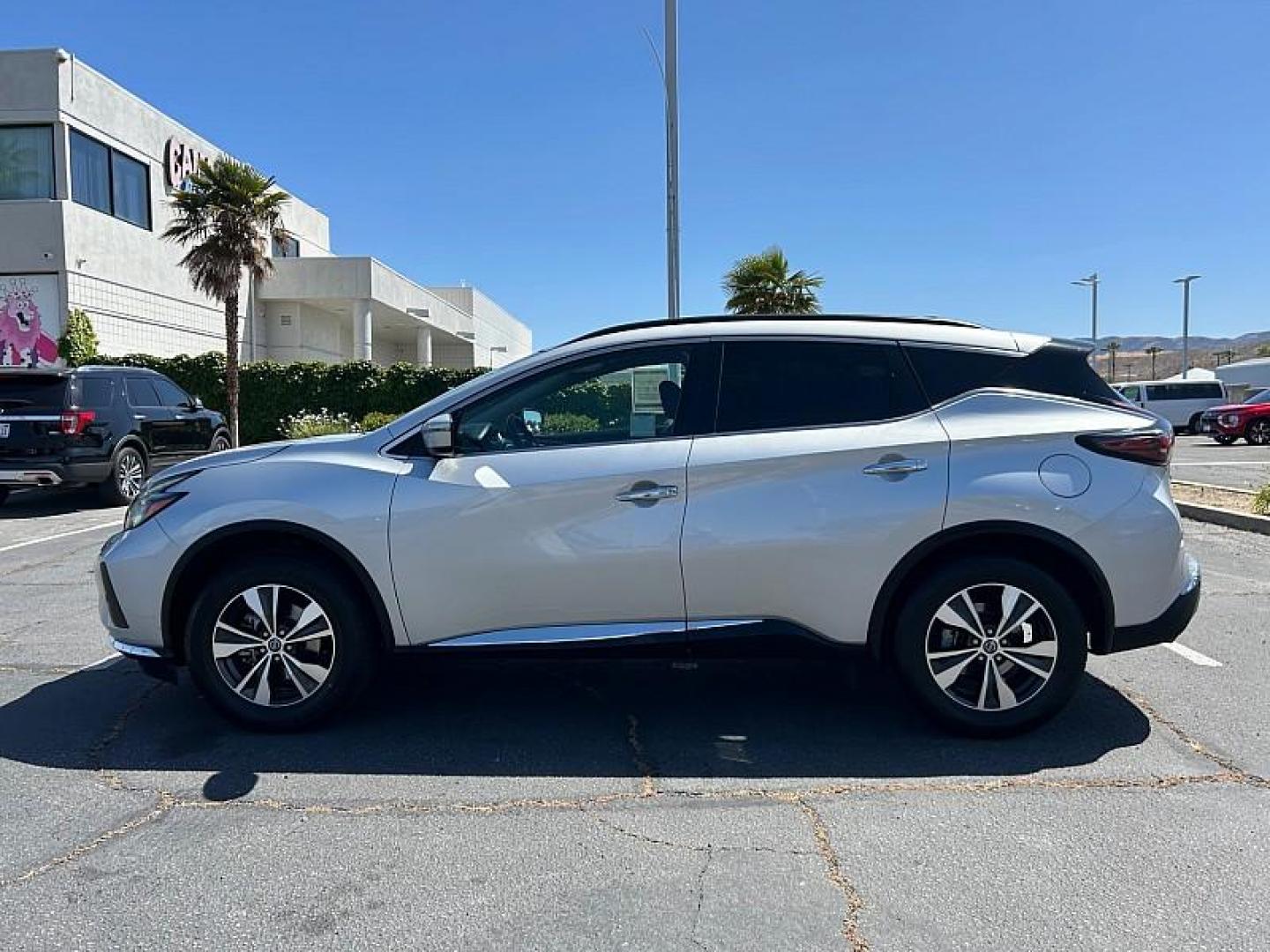 2021 SILVER Nissan Murano (5N1AZ2BJXMC) with an V6 3.5 Liter engine, Automatic Xtronic CVT transmission, located at 412 Auto Vista Drive, Palmdale, CA, 93551, (661) 945-0620, 34.592636, -118.136681 - Photo#6
