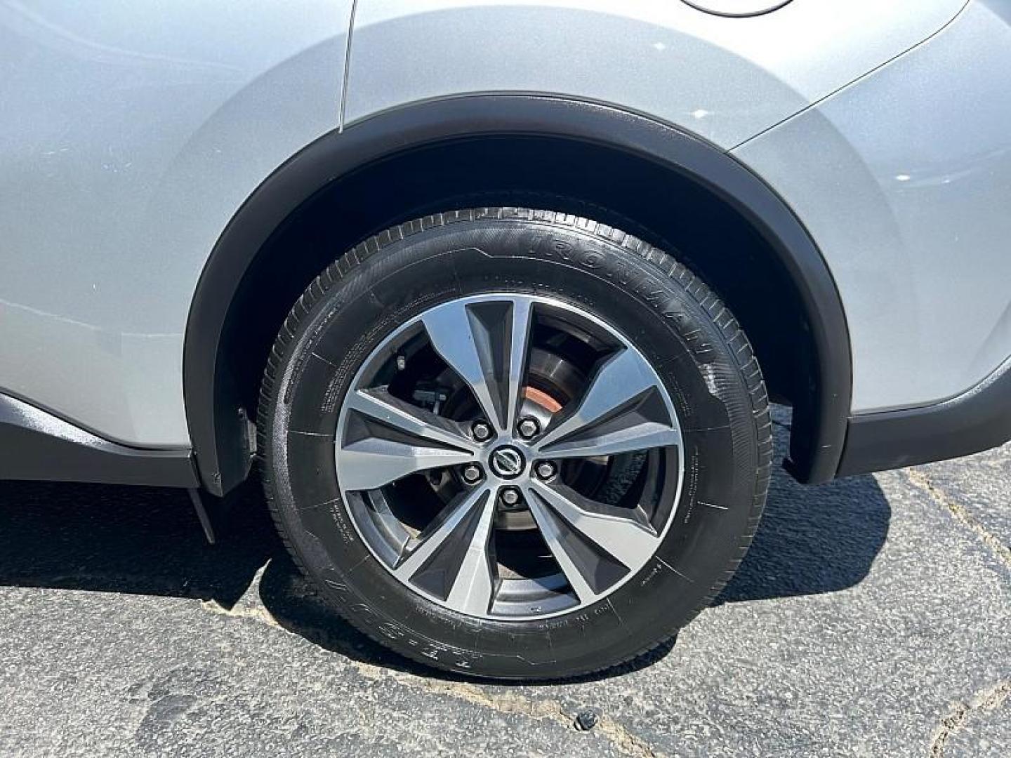 2021 SILVER Nissan Murano (5N1AZ2BJXMC) with an V6 3.5 Liter engine, Automatic Xtronic CVT transmission, located at 412 Auto Vista Drive, Palmdale, CA, 93551, (661) 945-0620, 34.592636, -118.136681 - Photo#11