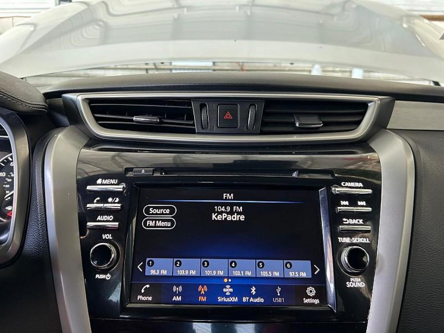 2021 SILVER Nissan Murano (5N1AZ2BJXMC) with an V6 3.5 Liter engine, Automatic Xtronic CVT transmission, located at 412 Auto Vista Drive, Palmdale, CA, 93551, (661) 945-0620, 34.592636, -118.136681 - Photo#20