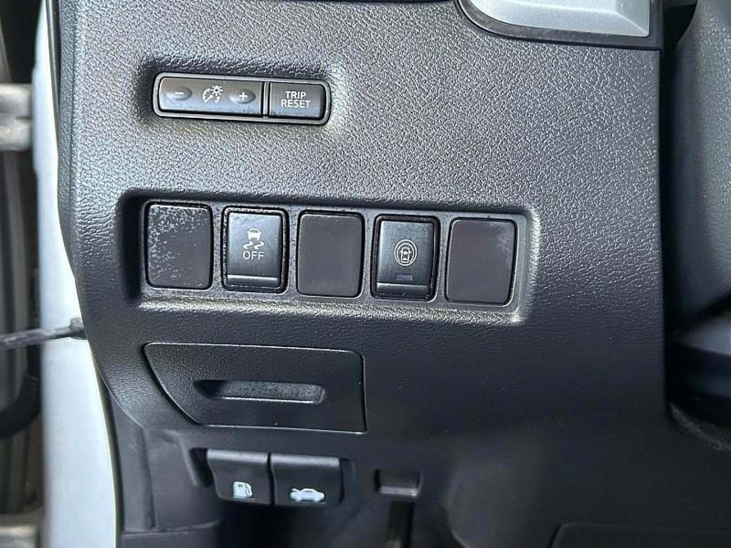 2021 SILVER Nissan Murano (5N1AZ2BJXMC) with an V6 3.5 Liter engine, Automatic Xtronic CVT transmission, located at 412 Auto Vista Drive, Palmdale, CA, 93551, (661) 945-0620, 34.592636, -118.136681 - Photo#25