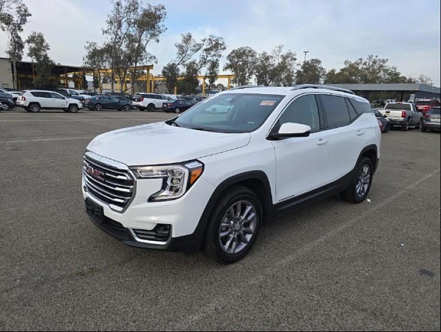 2024 WHITE GMC Terrain (3GKALVEG4RL) with an 4-Cyl Turbo 1.5 Liter engine, Automatic 9-Spd transmission, located at 412 Auto Vista Drive, Palmdale, CA, 93551, (661) 945-0620, 34.592636, -118.136681 - Photo#2