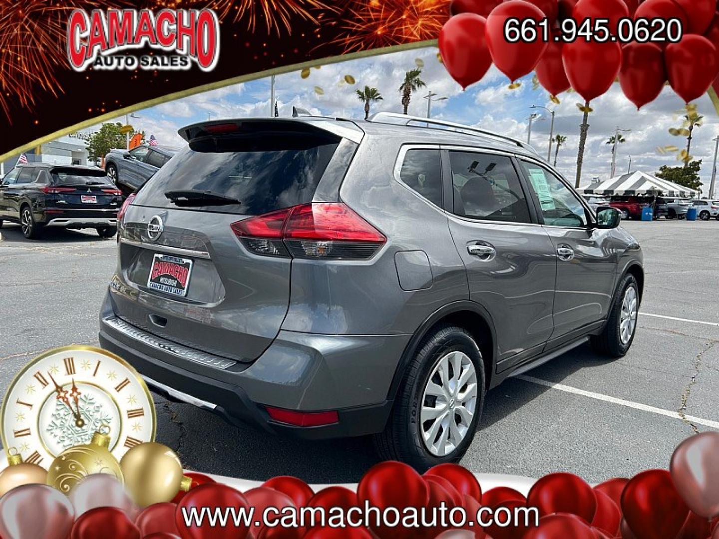 2017 GRAY Nissan Rogue (5N1AT2MN5HC) with an 4-Cyl 2.5 Liter engine, Auto CVT Xtronic transmission, located at 412 Auto Vista Drive, Palmdale, CA, 93551, (661) 945-0620, 34.592636, -118.136681 - Photo#5