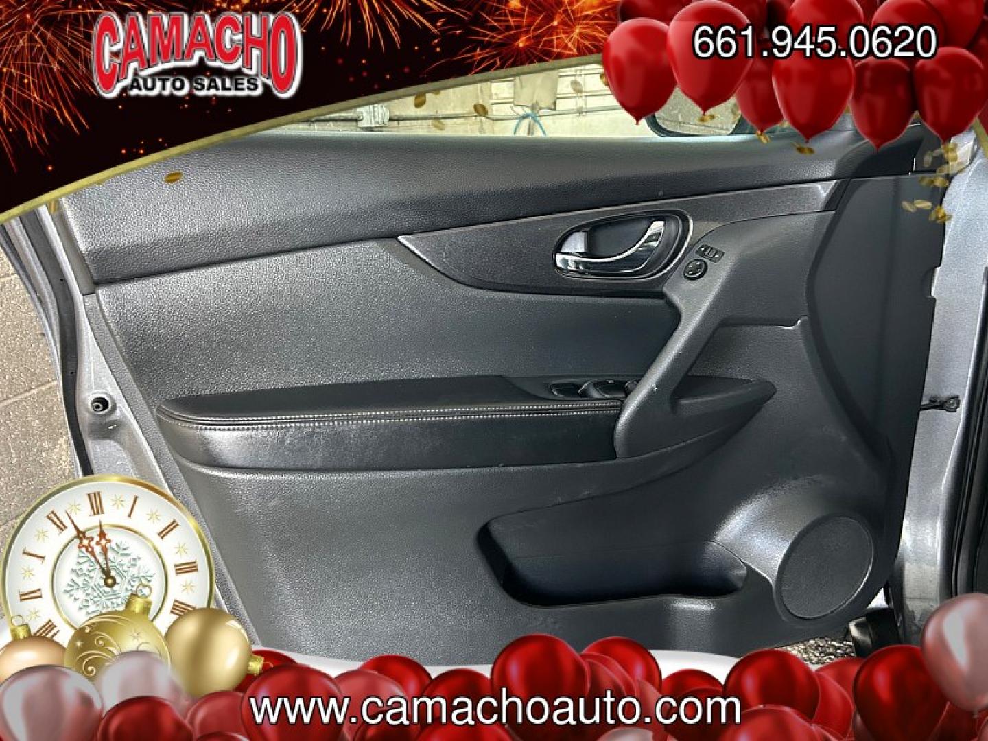 2017 GRAY Nissan Rogue (5N1AT2MN5HC) with an 4-Cyl 2.5 Liter engine, Auto CVT Xtronic transmission, located at 412 Auto Vista Drive, Palmdale, CA, 93551, (661) 945-0620, 34.592636, -118.136681 - Photo#17