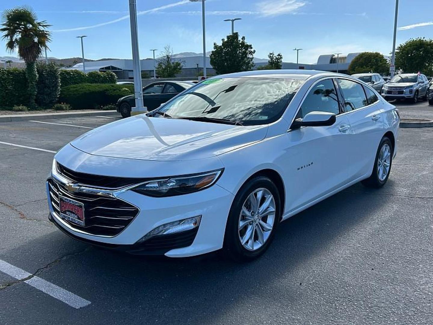 2022 WHITE Chevrolet Malibu (1G1ZD5ST9NF) with an 4-Cyl Turbo 1.5 Liter engine, Automatic CVT transmission, located at 412 Auto Vista Drive, Palmdale, CA, 93551, (661) 945-0620, 34.592636, -118.136681 - Photo#2