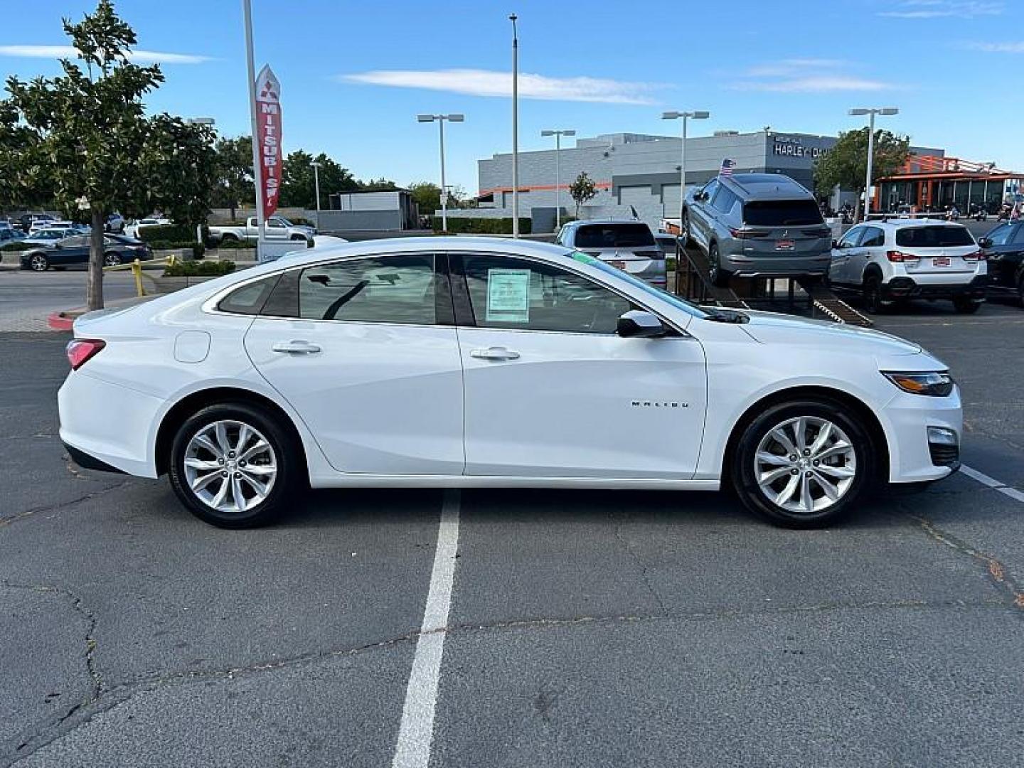 2022 WHITE Chevrolet Malibu (1G1ZD5ST9NF) with an 4-Cyl Turbo 1.5 Liter engine, Automatic CVT transmission, located at 412 Auto Vista Drive, Palmdale, CA, 93551, (661) 945-0620, 34.592636, -118.136681 - Photo#3