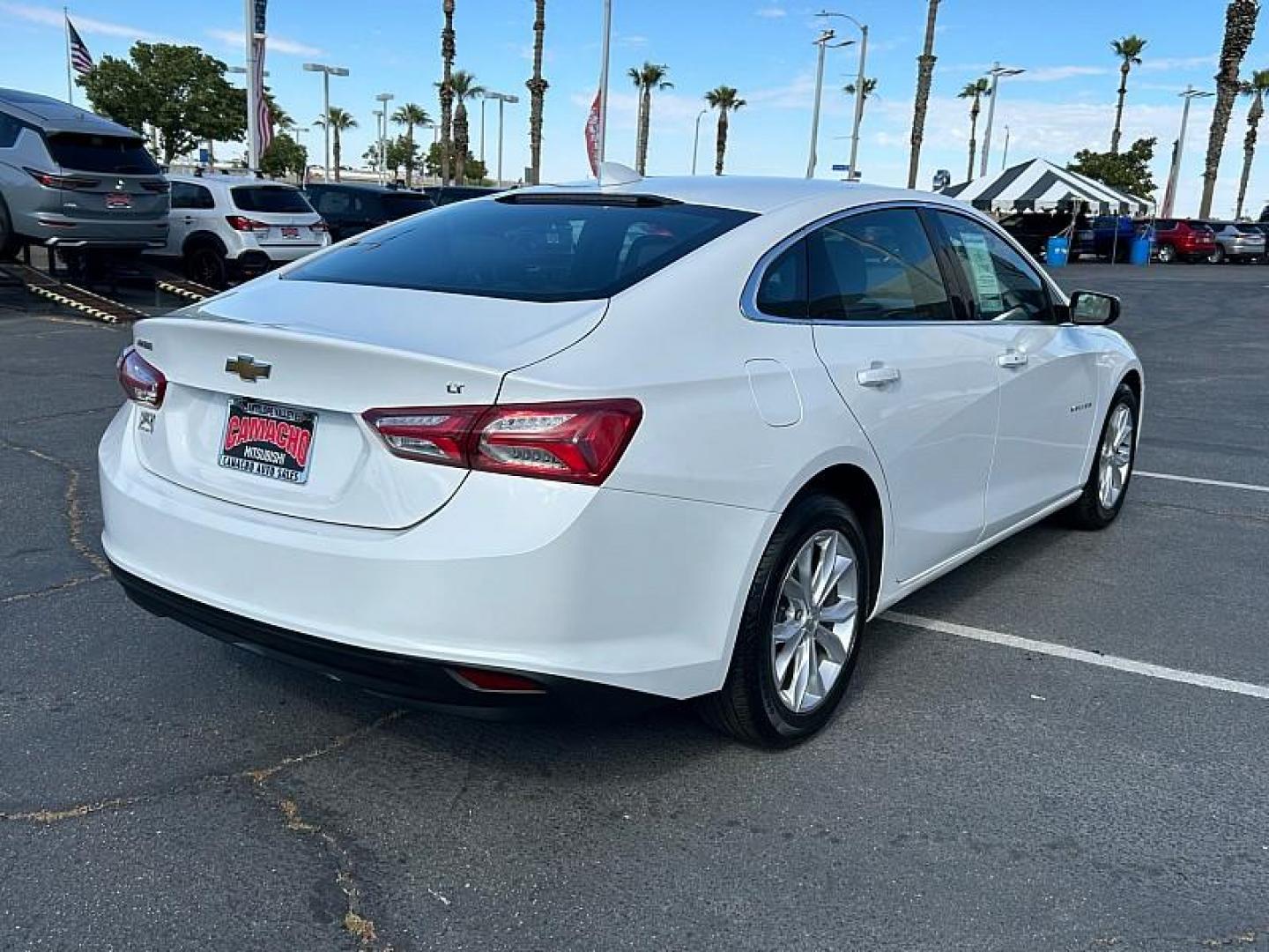 2022 WHITE Chevrolet Malibu (1G1ZD5ST9NF) with an 4-Cyl Turbo 1.5 Liter engine, Automatic CVT transmission, located at 412 Auto Vista Drive, Palmdale, CA, 93551, (661) 945-0620, 34.592636, -118.136681 - Photo#4