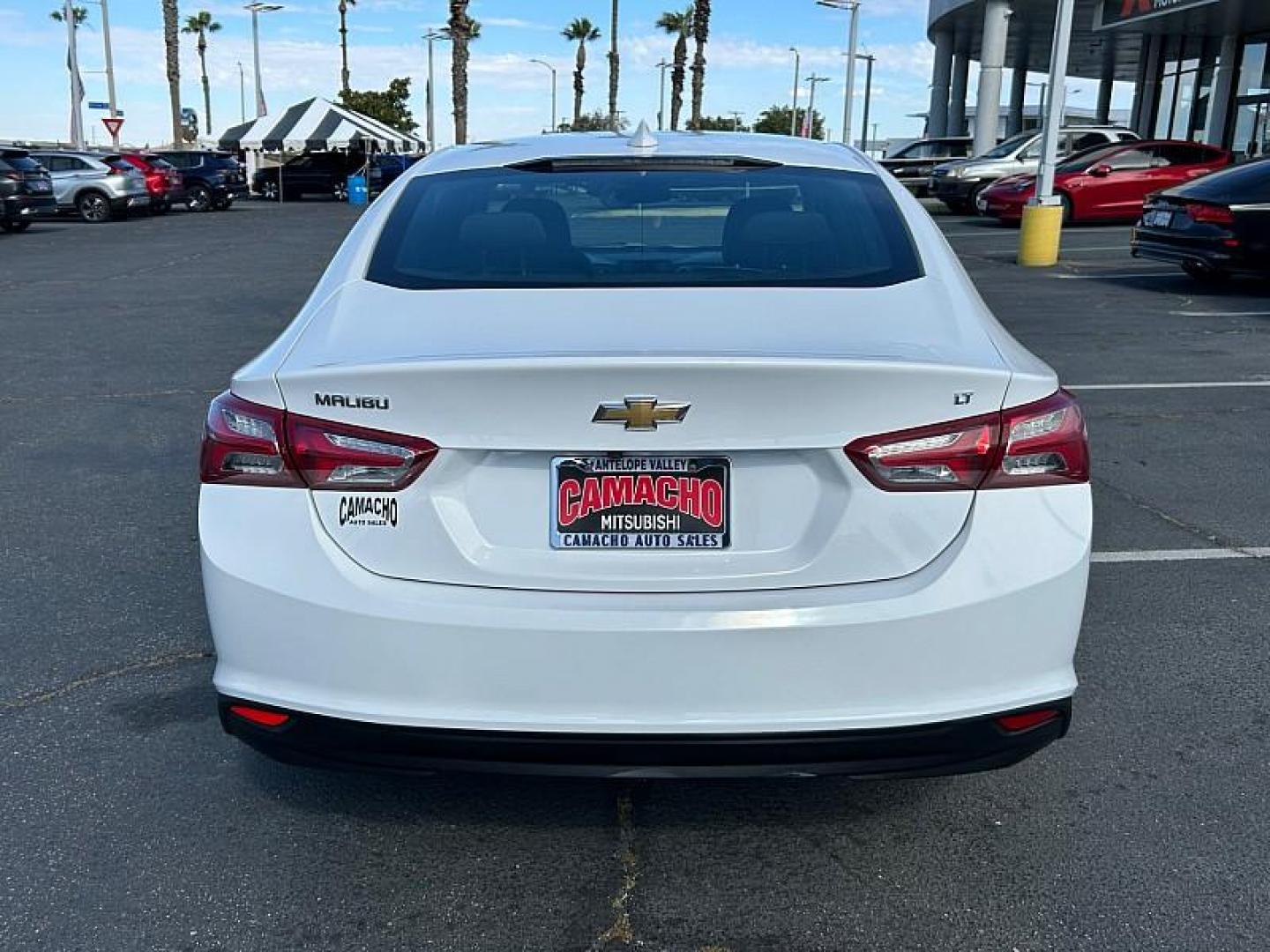 2022 WHITE Chevrolet Malibu (1G1ZD5ST9NF) with an 4-Cyl Turbo 1.5 Liter engine, Automatic CVT transmission, located at 412 Auto Vista Drive, Palmdale, CA, 93551, (661) 945-0620, 34.592636, -118.136681 - Photo#5