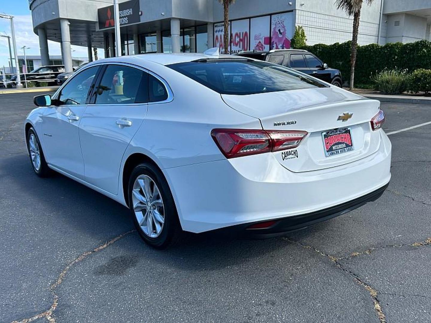 2022 WHITE Chevrolet Malibu (1G1ZD5ST9NF) with an 4-Cyl Turbo 1.5 Liter engine, Automatic CVT transmission, located at 412 Auto Vista Drive, Palmdale, CA, 93551, (661) 945-0620, 34.592636, -118.136681 - Photo#6