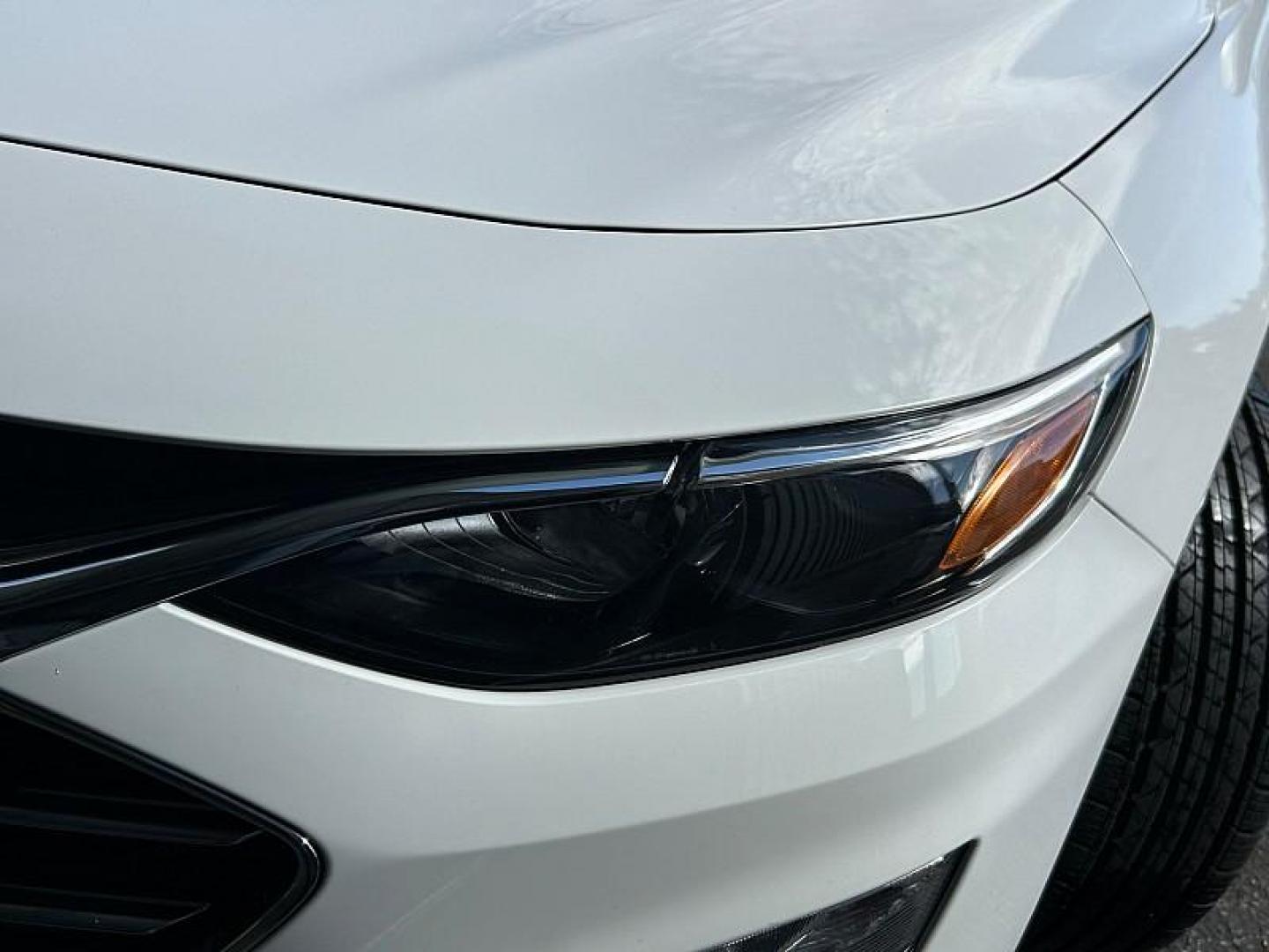 2022 WHITE Chevrolet Malibu (1G1ZD5ST9NF) with an 4-Cyl Turbo 1.5 Liter engine, Automatic CVT transmission, located at 412 Auto Vista Drive, Palmdale, CA, 93551, (661) 945-0620, 34.592636, -118.136681 - Photo#9