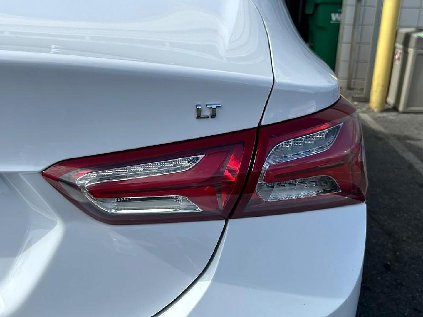 2022 WHITE Chevrolet Malibu (1G1ZD5ST9NF) with an 4-Cyl Turbo 1.5 Liter engine, Automatic CVT transmission, located at 412 Auto Vista Drive, Palmdale, CA, 93551, (661) 945-0620, 34.592636, -118.136681 - Photo#10