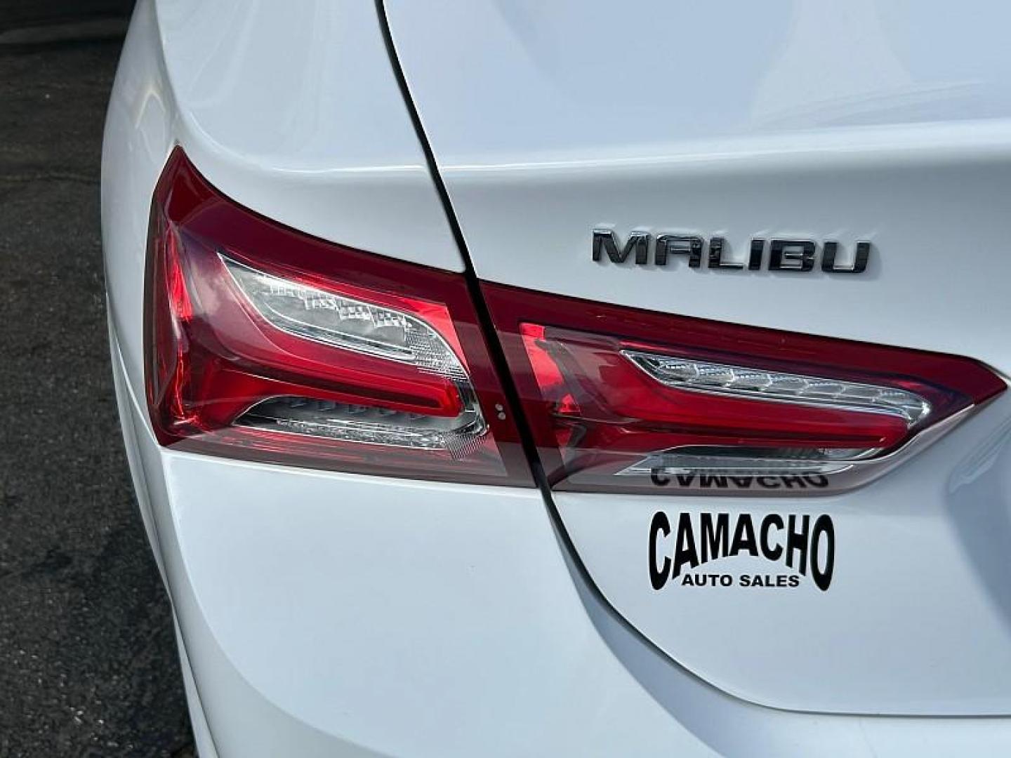 2022 WHITE Chevrolet Malibu (1G1ZD5ST9NF) with an 4-Cyl Turbo 1.5 Liter engine, Automatic CVT transmission, located at 412 Auto Vista Drive, Palmdale, CA, 93551, (661) 945-0620, 34.592636, -118.136681 - Photo#15