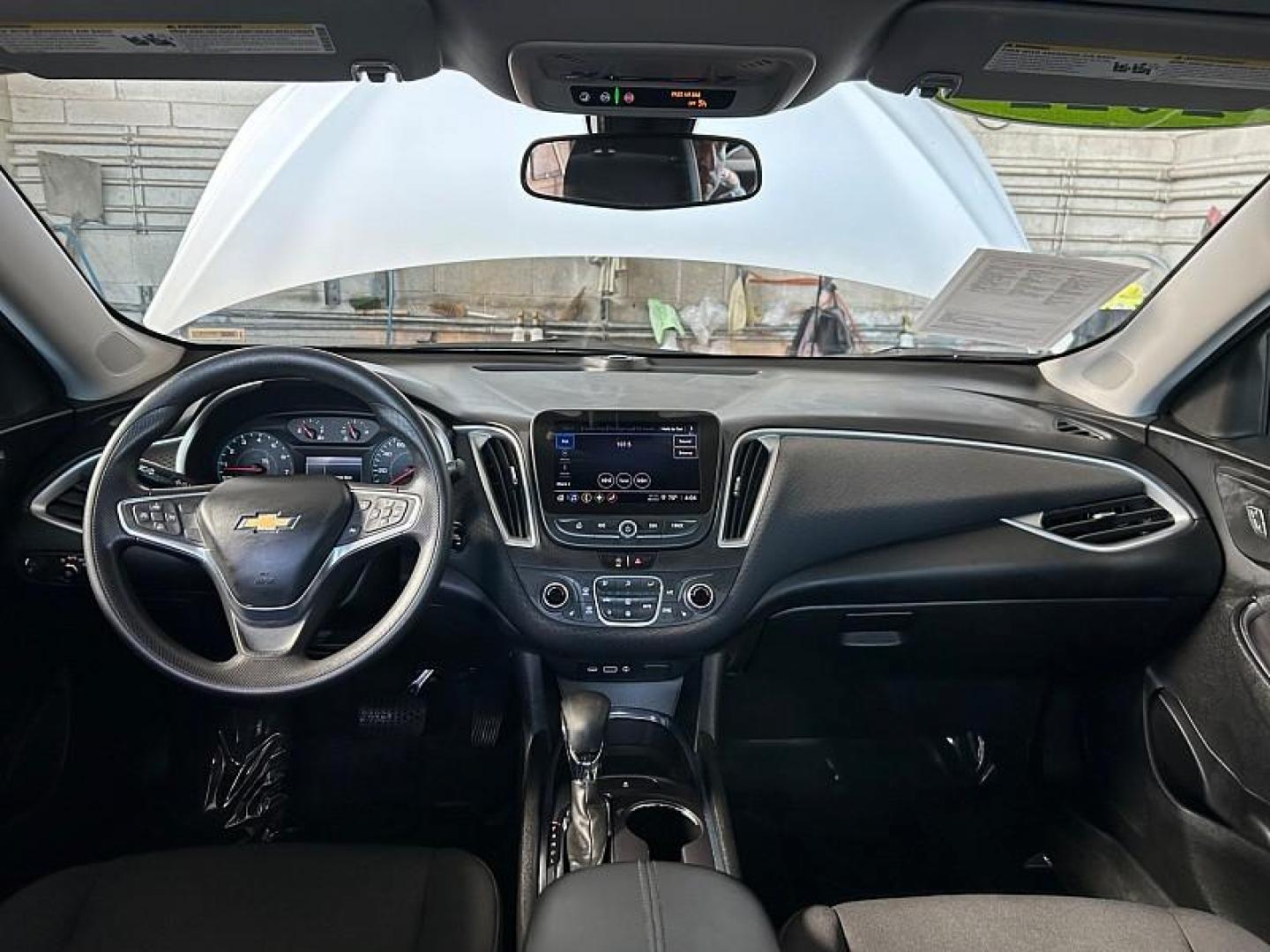 2022 WHITE Chevrolet Malibu (1G1ZD5ST9NF) with an 4-Cyl Turbo 1.5 Liter engine, Automatic CVT transmission, located at 412 Auto Vista Drive, Palmdale, CA, 93551, (661) 945-0620, 34.592636, -118.136681 - Photo#16