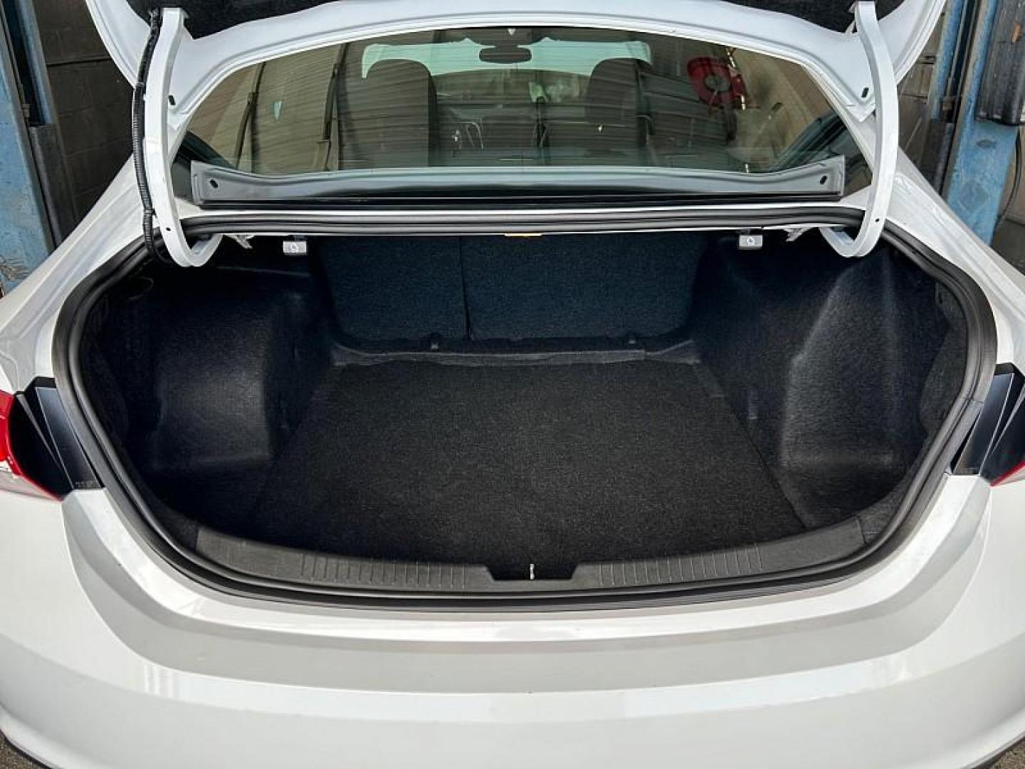 2022 WHITE Chevrolet Malibu (1G1ZD5ST9NF) with an 4-Cyl Turbo 1.5 Liter engine, Automatic CVT transmission, located at 412 Auto Vista Drive, Palmdale, CA, 93551, (661) 945-0620, 34.592636, -118.136681 - Photo#23
