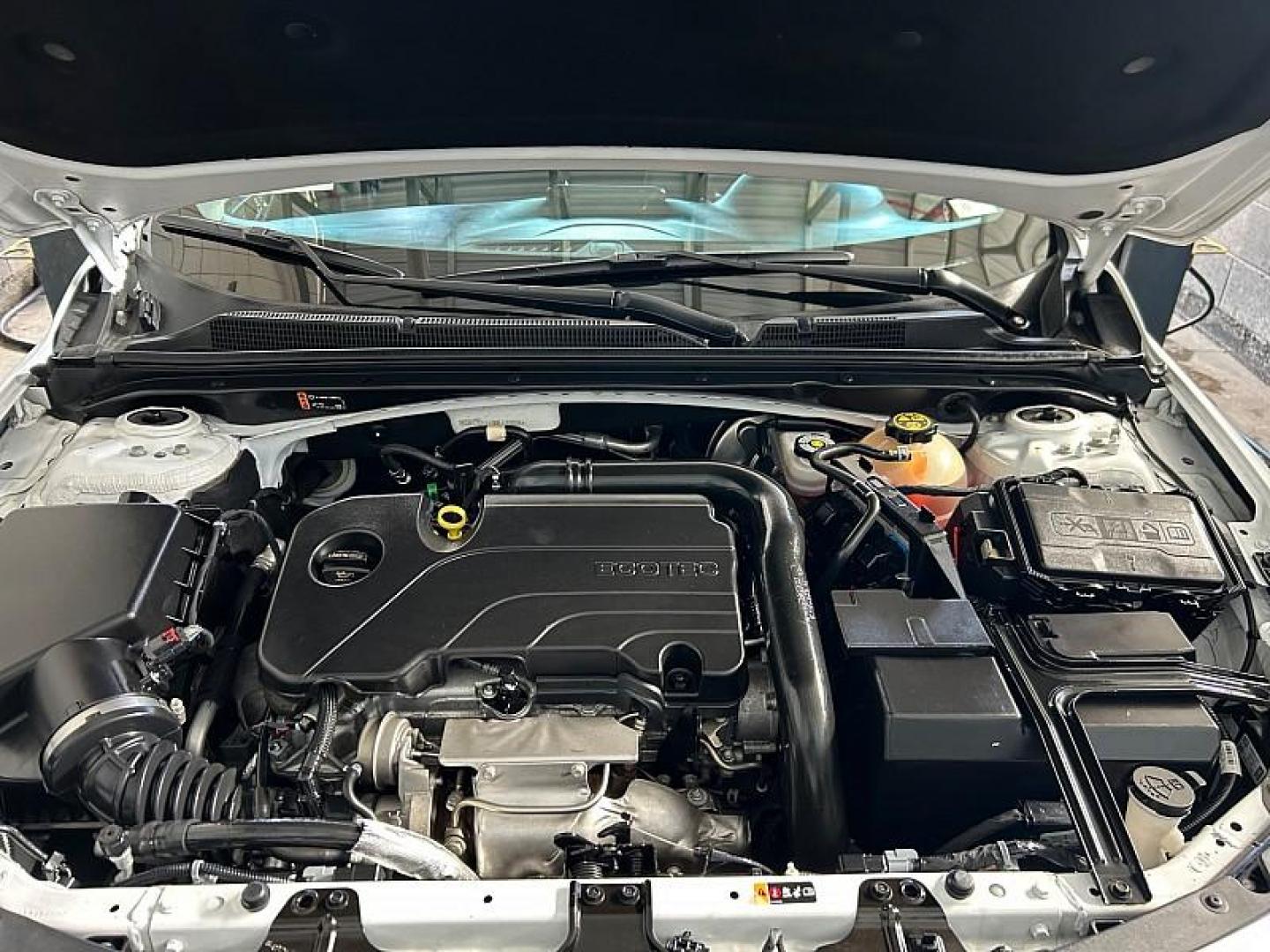 2022 WHITE Chevrolet Malibu (1G1ZD5ST9NF) with an 4-Cyl Turbo 1.5 Liter engine, Automatic CVT transmission, located at 412 Auto Vista Drive, Palmdale, CA, 93551, (661) 945-0620, 34.592636, -118.136681 - Photo#28