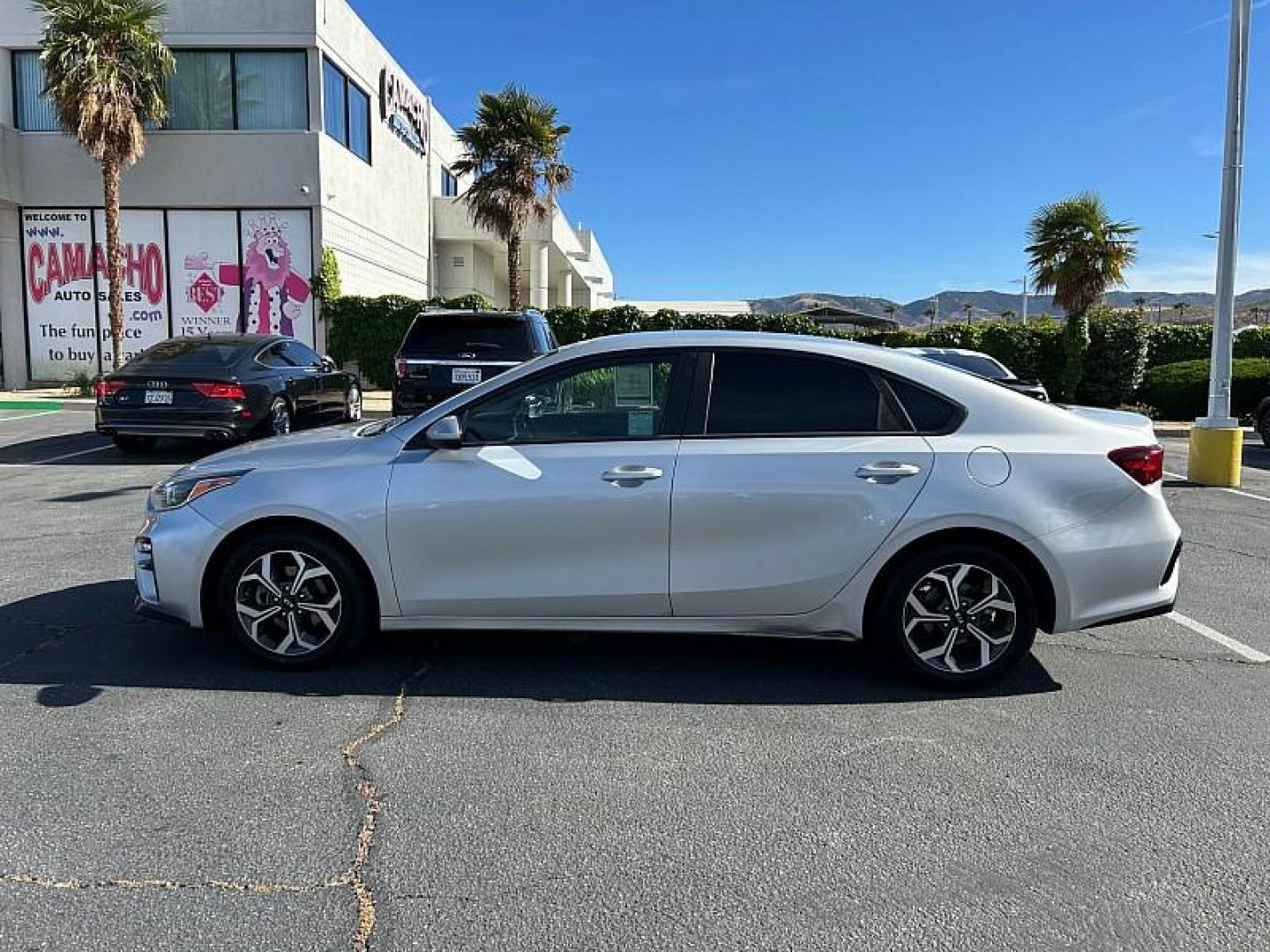 2021 GRAY Kia Forte (3KPF24AD5ME) with an 4-Cyl 2.0 Liter engine, Automatic IVT transmission, located at 412 Auto Vista Drive, Palmdale, CA, 93551, (661) 945-0620, 34.592636, -118.136681 - Photo#4