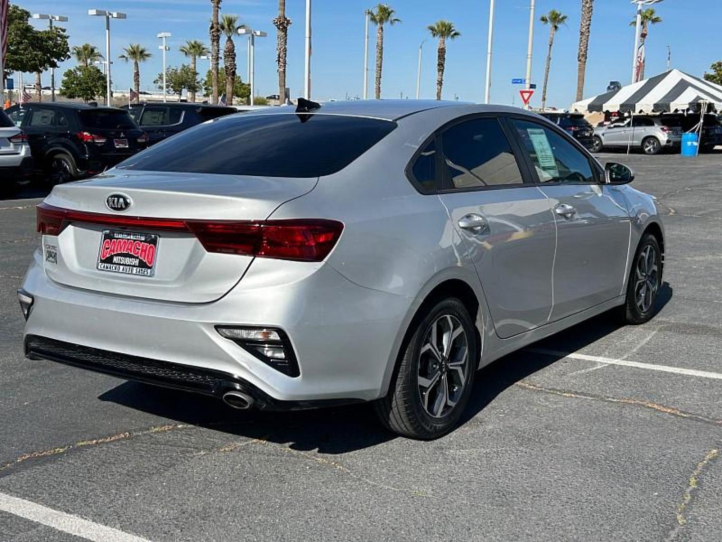 2021 GRAY Kia Forte (3KPF24AD5ME) with an 4-Cyl 2.0 Liter engine, Automatic IVT transmission, located at 412 Auto Vista Drive, Palmdale, CA, 93551, (661) 945-0620, 34.592636, -118.136681 - Photo#9