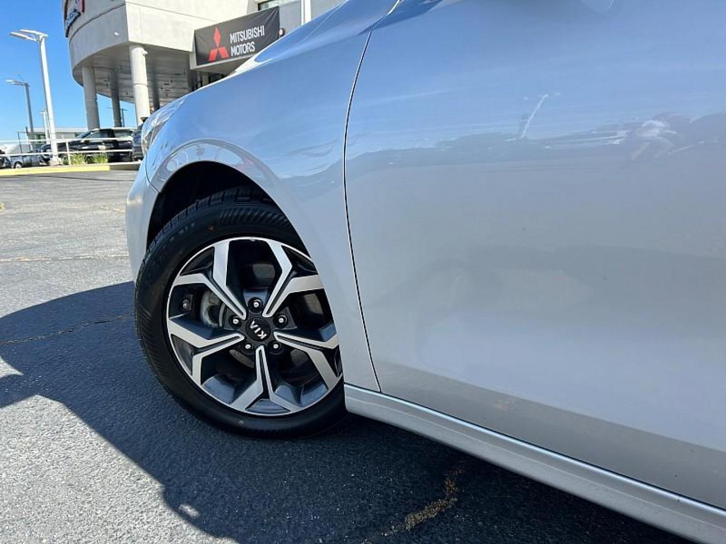 2021 GRAY Kia Forte (3KPF24AD5ME) with an 4-Cyl 2.0 Liter engine, Automatic IVT transmission, located at 412 Auto Vista Drive, Palmdale, CA, 93551, (661) 945-0620, 34.592636, -118.136681 - Photo#11