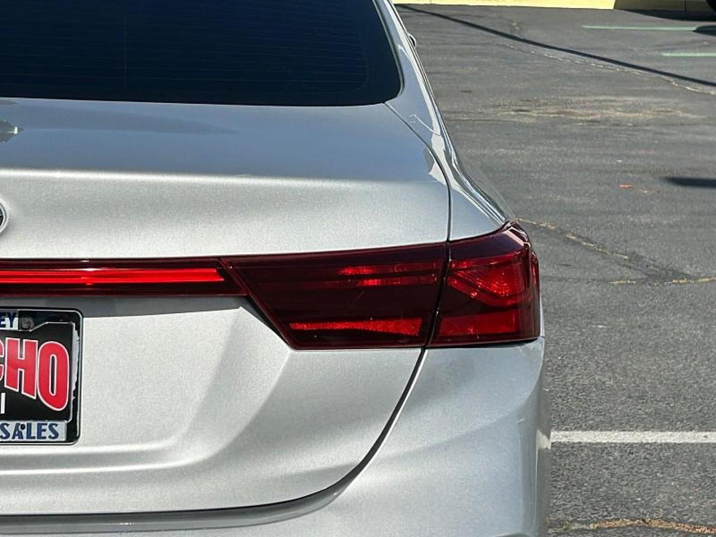 2021 GRAY Kia Forte (3KPF24AD5ME) with an 4-Cyl 2.0 Liter engine, Automatic IVT transmission, located at 412 Auto Vista Drive, Palmdale, CA, 93551, (661) 945-0620, 34.592636, -118.136681 - Photo#12