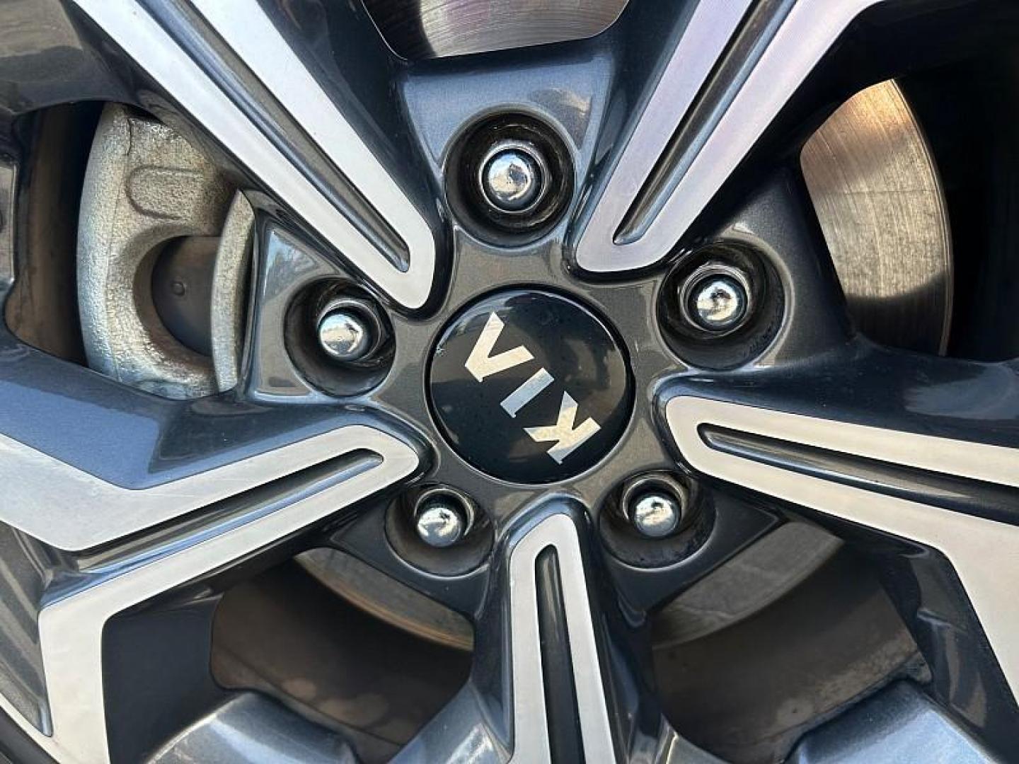 2021 GRAY Kia Forte (3KPF24AD5ME) with an 4-Cyl 2.0 Liter engine, Automatic IVT transmission, located at 412 Auto Vista Drive, Palmdale, CA, 93551, (661) 945-0620, 34.592636, -118.136681 - Photo#16