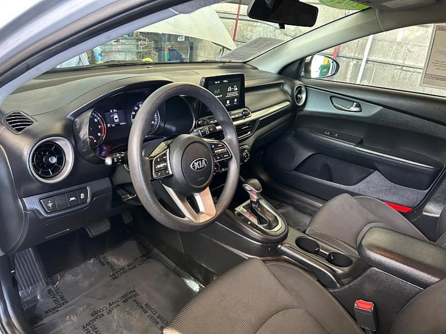 2021 GRAY Kia Forte (3KPF24AD5ME) with an 4-Cyl 2.0 Liter engine, Automatic IVT transmission, located at 412 Auto Vista Drive, Palmdale, CA, 93551, (661) 945-0620, 34.592636, -118.136681 - Photo#17