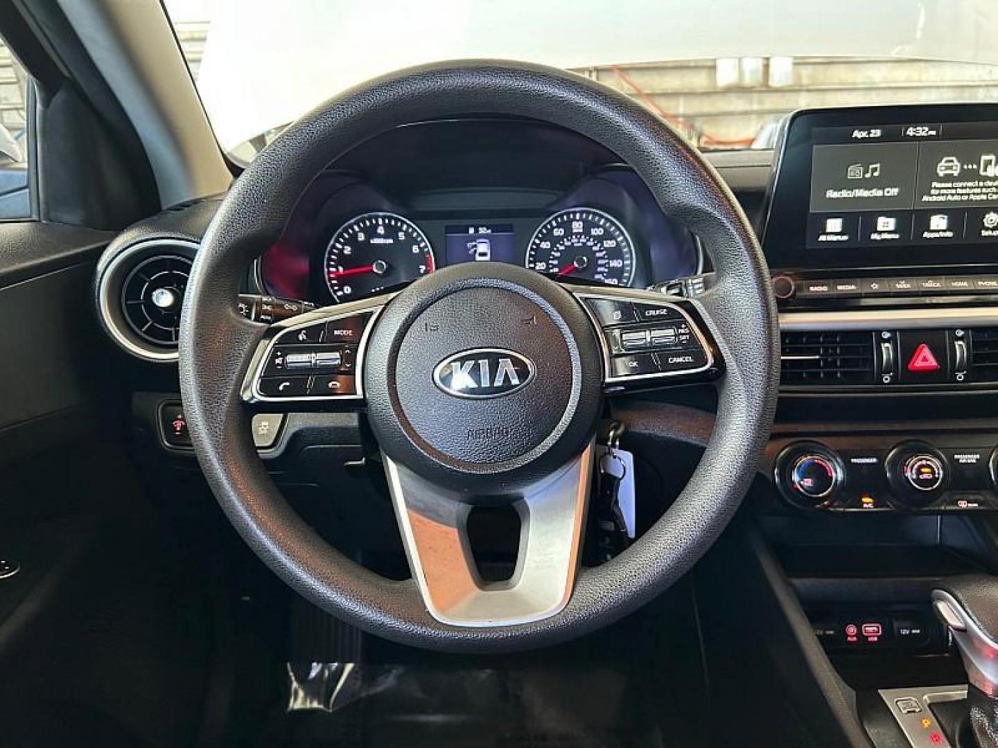 2021 GRAY Kia Forte (3KPF24AD5ME) with an 4-Cyl 2.0 Liter engine, Automatic IVT transmission, located at 412 Auto Vista Drive, Palmdale, CA, 93551, (661) 945-0620, 34.592636, -118.136681 - Photo#20