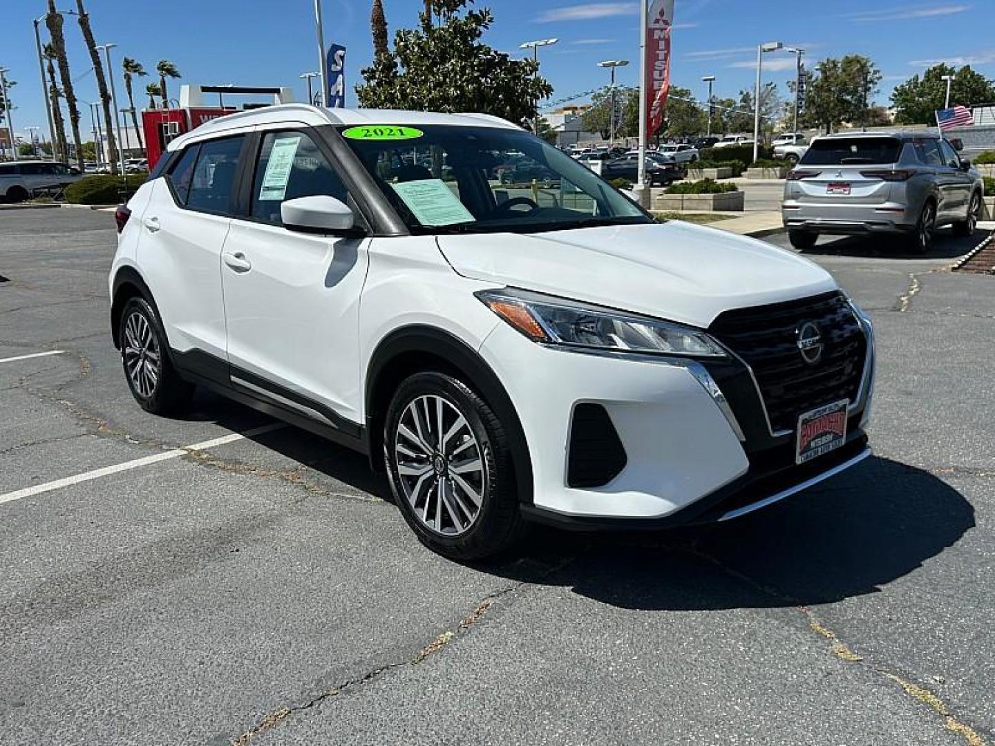 2021 WHITE Nissan Kicks (3N1CP5CV5ML) with an 4-Cyl 1.6 Liter engine, Automatic CVT w/Xtronic transmission, located at 412 Auto Vista Drive, Palmdale, CA, 93551, (661) 945-0620, 34.592636, -118.136681 - Photo#0