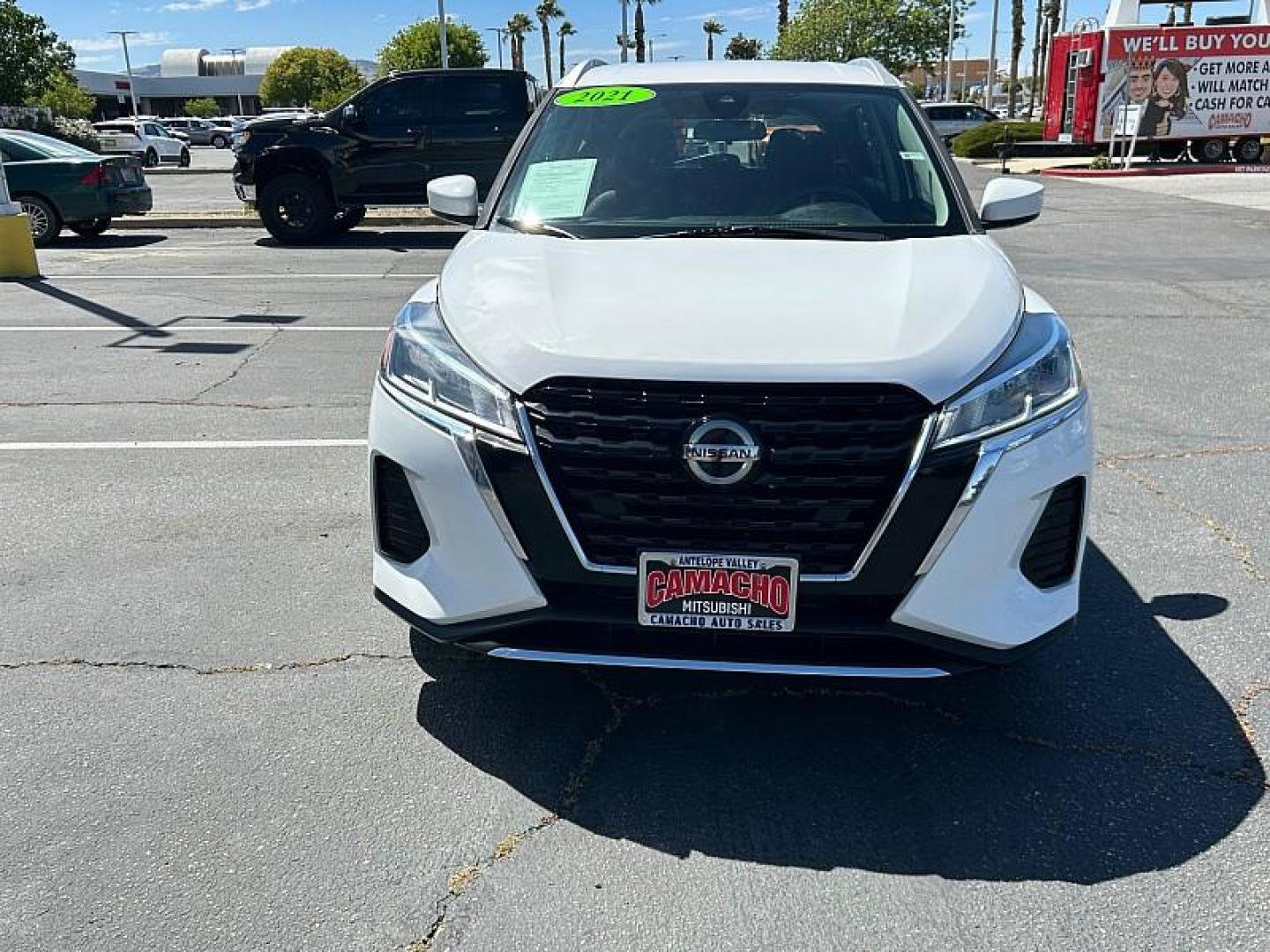 2021 WHITE Nissan Kicks (3N1CP5CV5ML) with an 4-Cyl 1.6 Liter engine, Automatic CVT w/Xtronic transmission, located at 412 Auto Vista Drive, Palmdale, CA, 93551, (661) 945-0620, 34.592636, -118.136681 - Photo#1