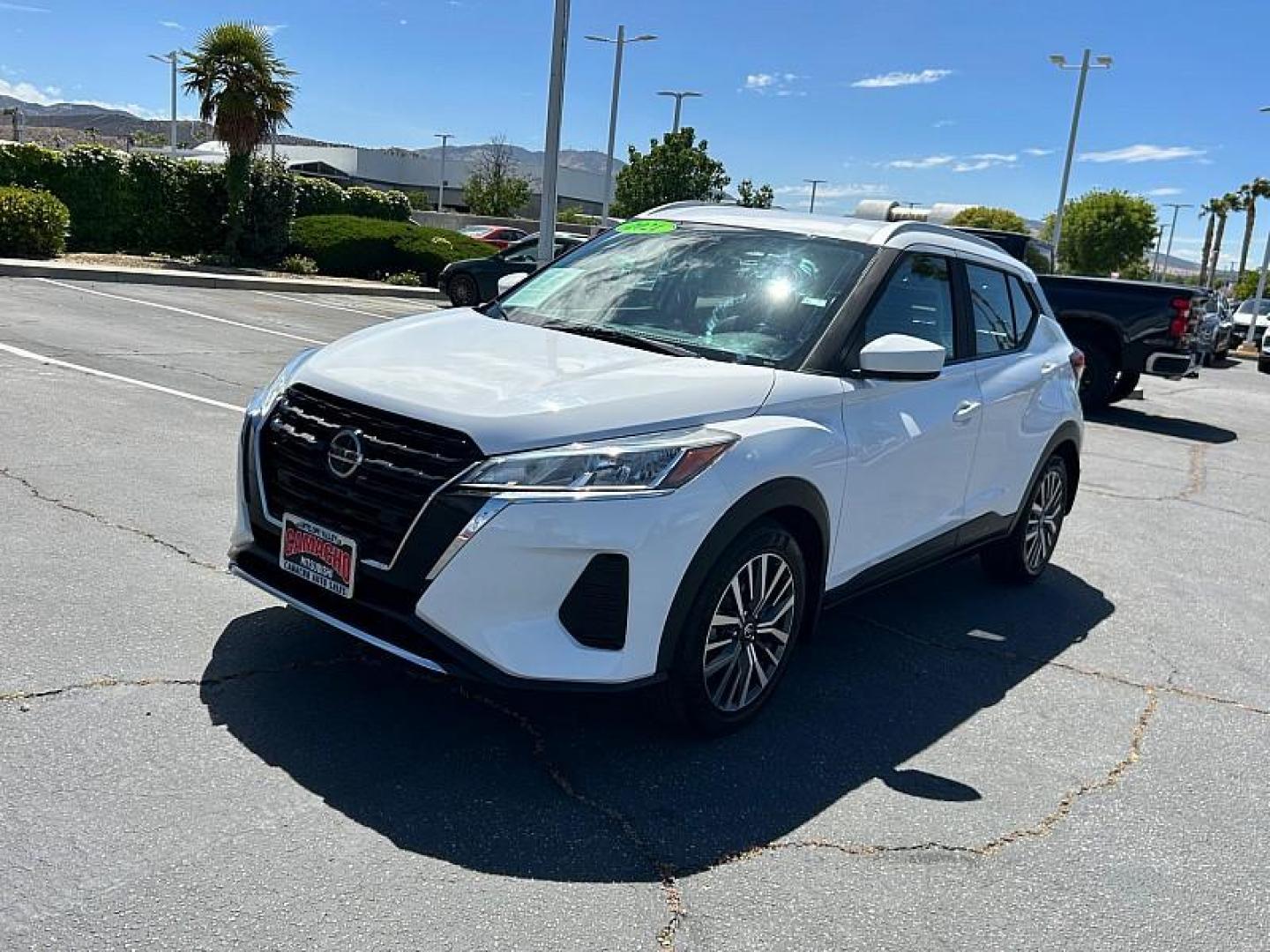 2021 WHITE Nissan Kicks (3N1CP5CV5ML) with an 4-Cyl 1.6 Liter engine, Automatic CVT w/Xtronic transmission, located at 412 Auto Vista Drive, Palmdale, CA, 93551, (661) 945-0620, 34.592636, -118.136681 - Photo#2